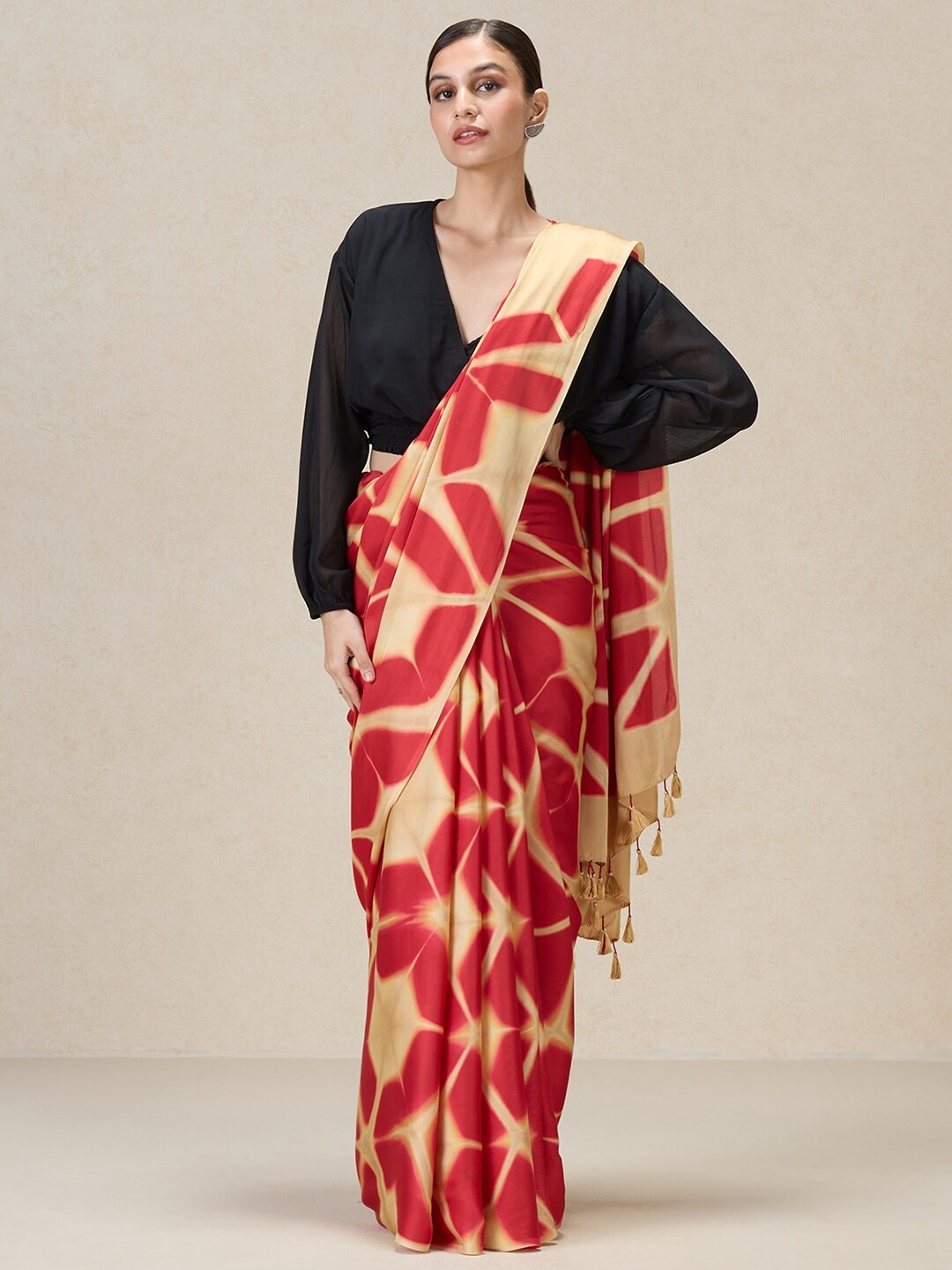 

navyasa by liva Abstract Printed Liva Saree, Red