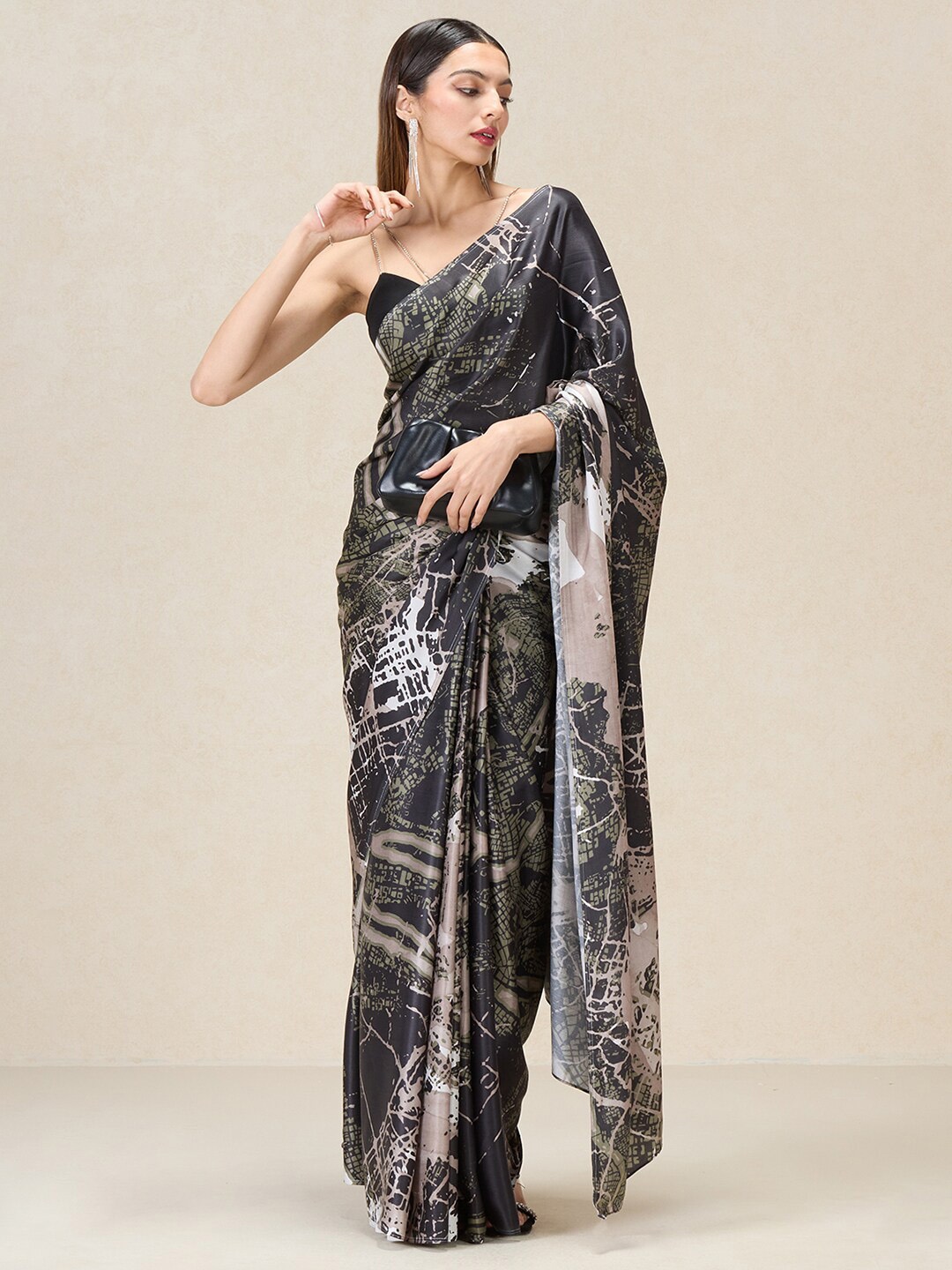 

navyasa by liva Abstract Printed Liva Saree, Black