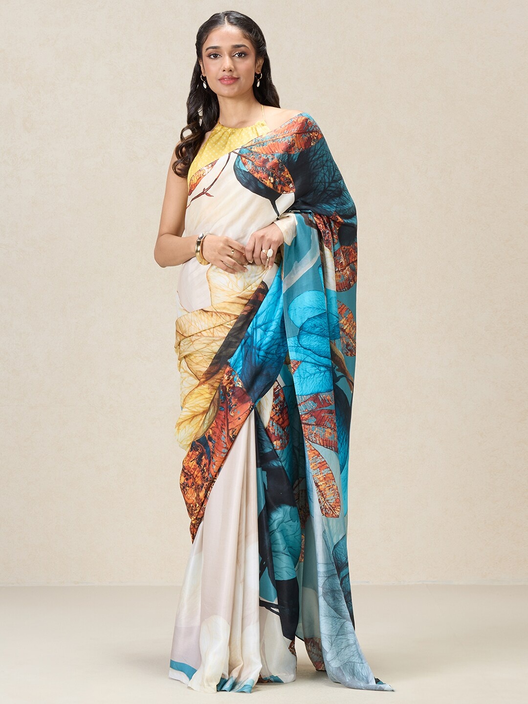 

navyasa by liva Floral Printed Liva Saree, Blue