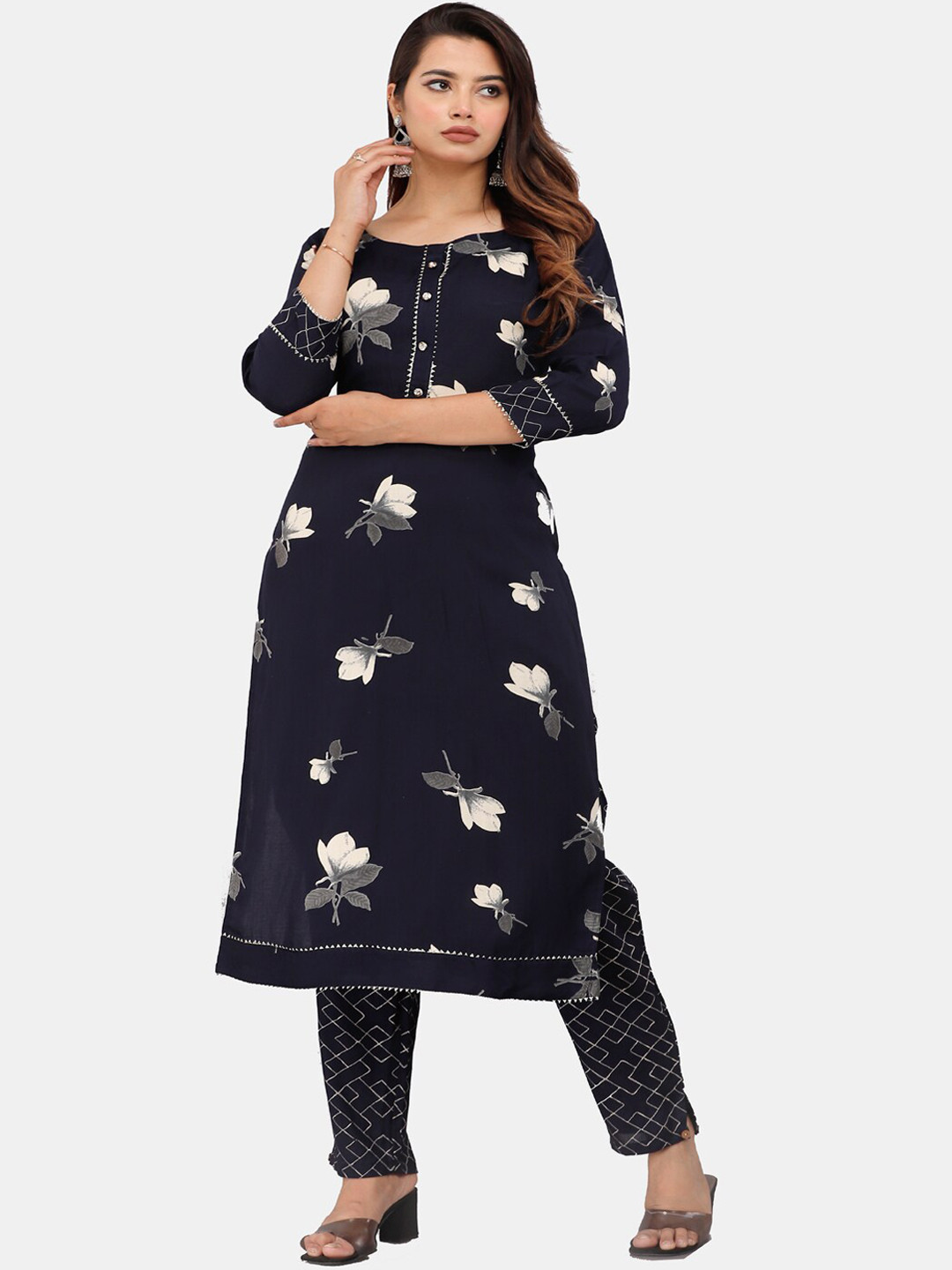 

HIGHLIGHT FASHION EXPORT Floral Printed Gotta Patti Regular Kurta with Trousers, Black