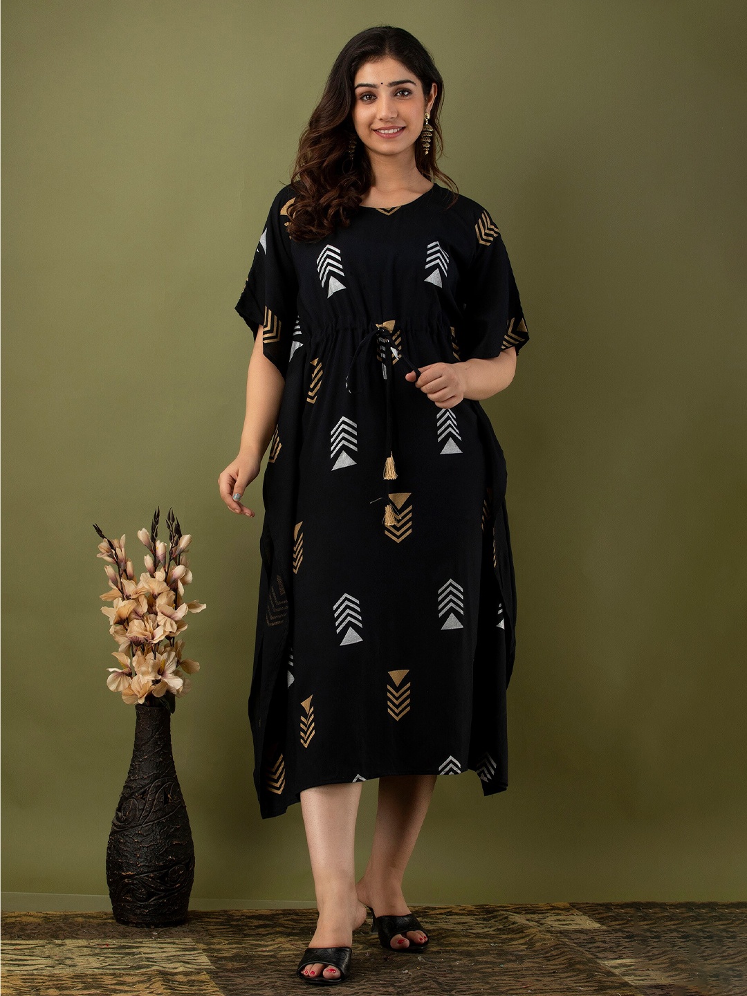 

Mialo fashion Ethnic Motifs Printed Tie-Up Detail Kaftan Ethnic Dress, Black