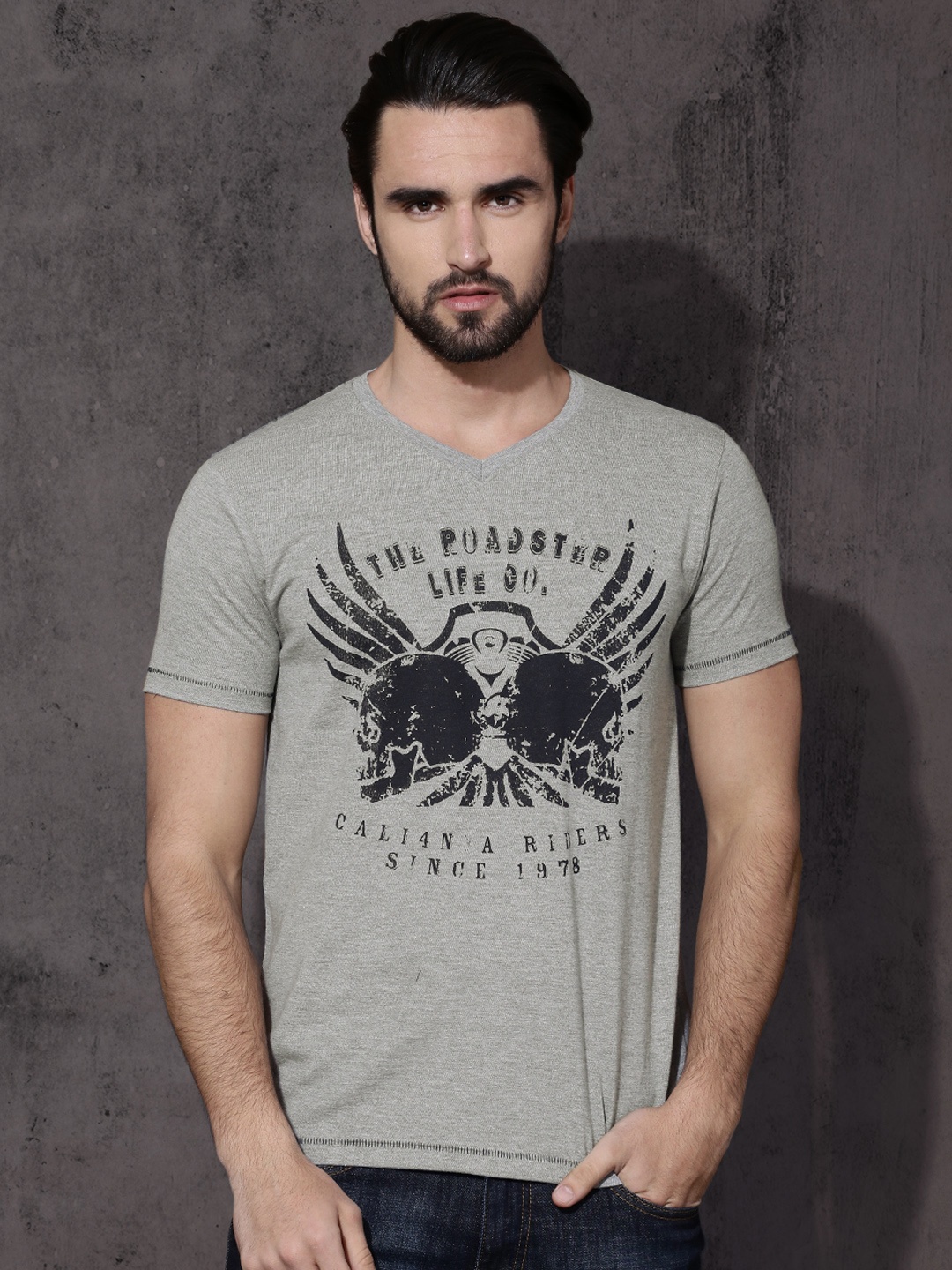 

Roadster Men Grey Printed V-Neck T-shirt