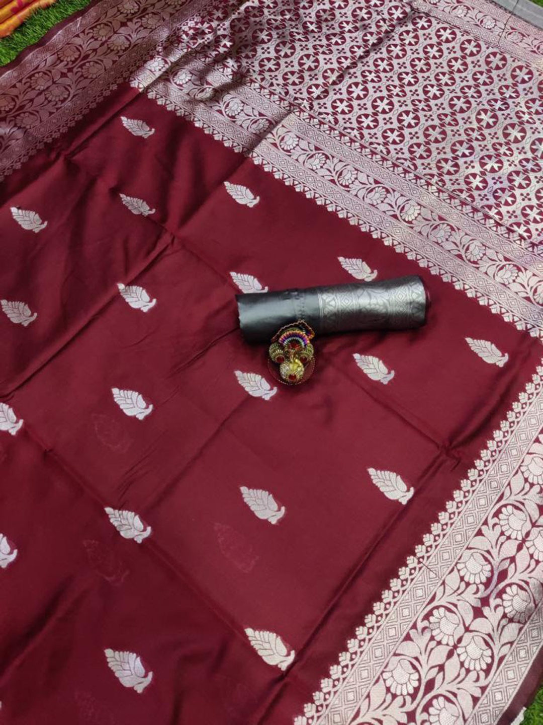 

Naishu Trendz Ethnic Woven Design Zari Pure Silk Kanjeevaram Saree, Maroon