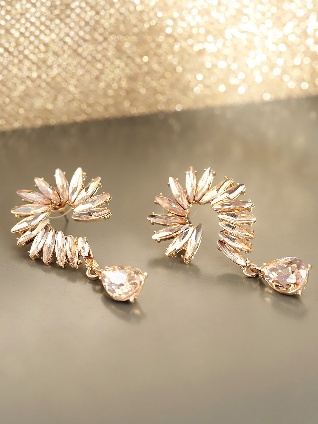 

DressBerry Gold-Plated Contemporary Studs Earrings