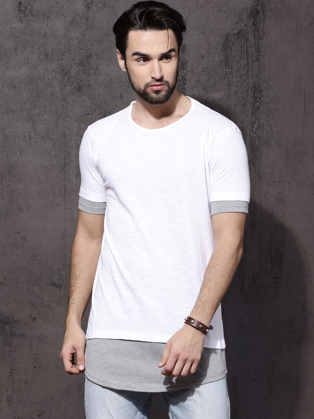 

Roadster Men White & Grey Longline Layered T-shirt