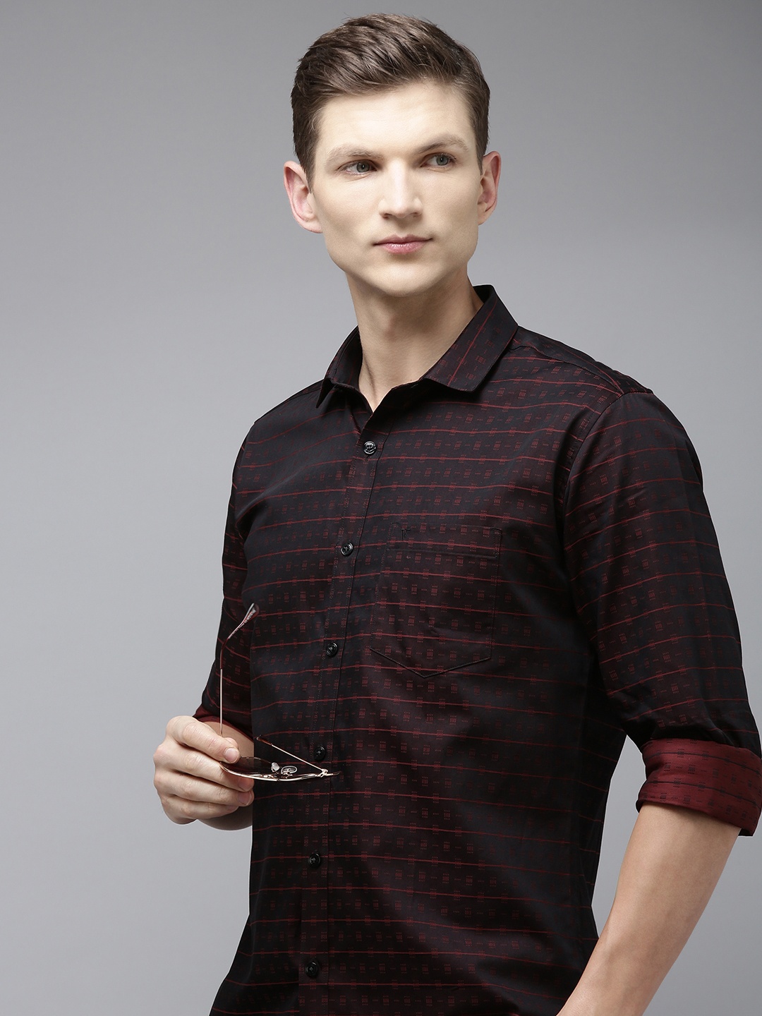 

V Dot Men Slim Fit Printed Formal Shirt, Red