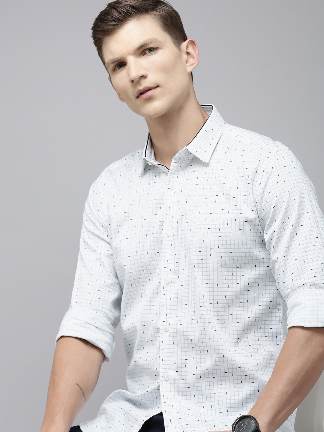 

V Dot Men Slim Fit Checked Casual Shirt, White