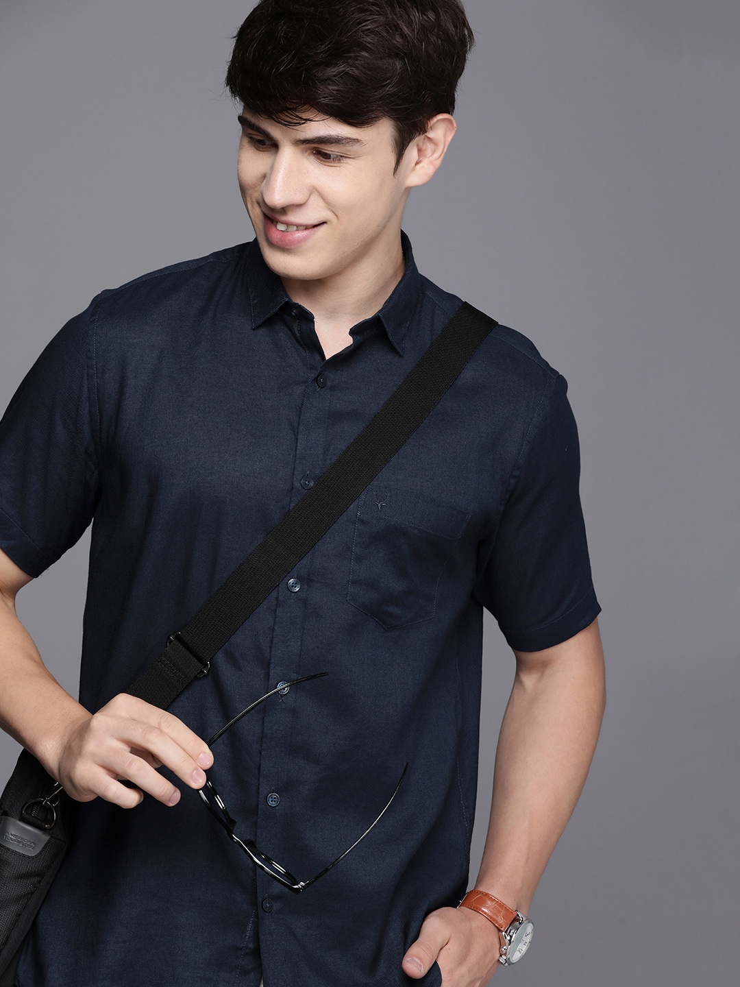 

Allen Solly Men Slim Fit Opaque Casual Shirt, Navy blue