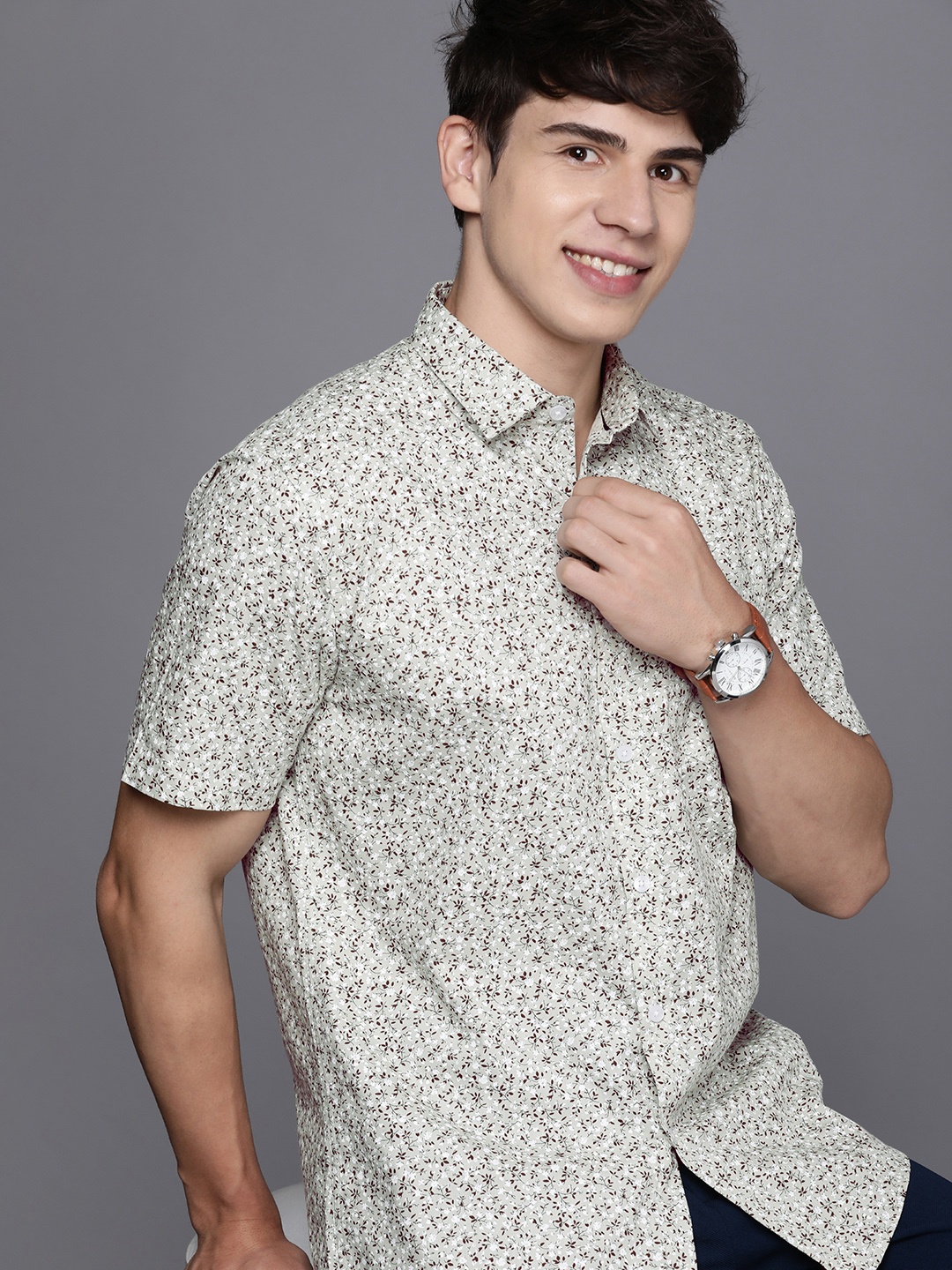 

Allen Solly Men Slim Fit Floral Opaque Printed Casual Shirt, White