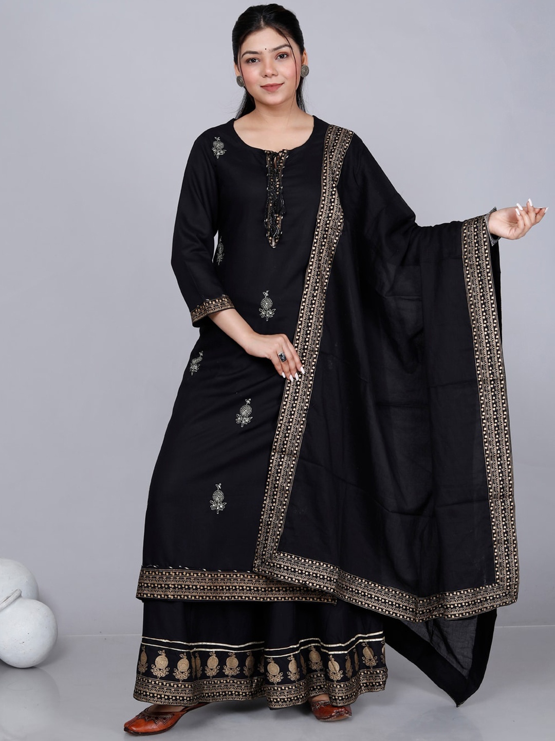 

gvs shoppe Ethnic Motifs Embroidered Zari Kurta with Palazzos & Dupatta, Black