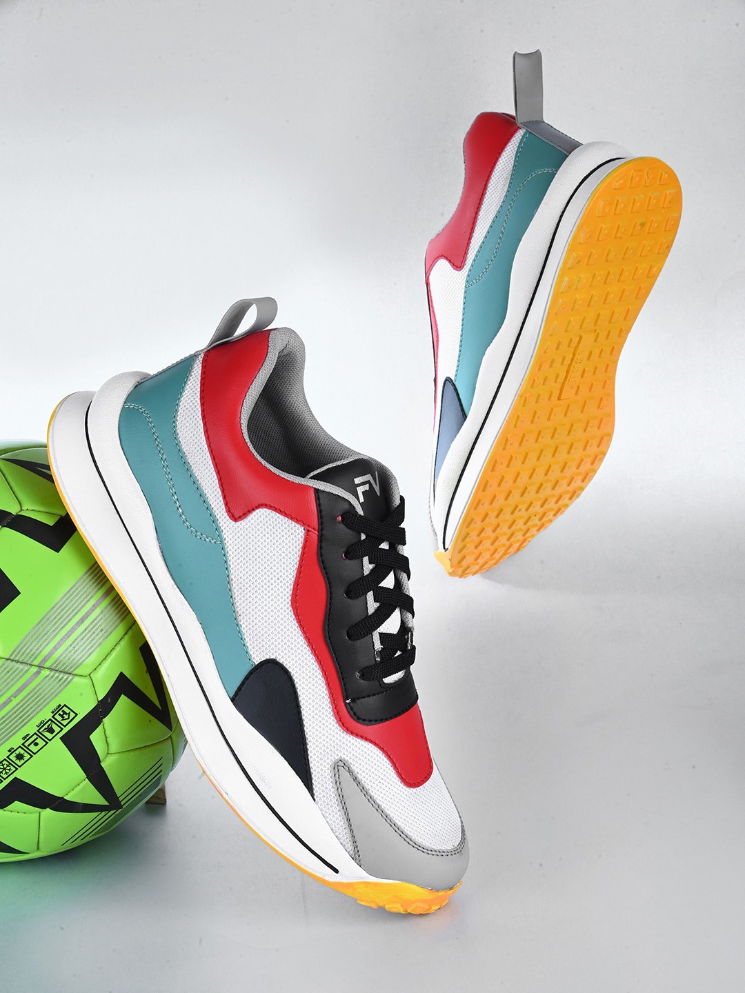

Fashion Victim Men Colourblocked Lightweight Sneakers, Red