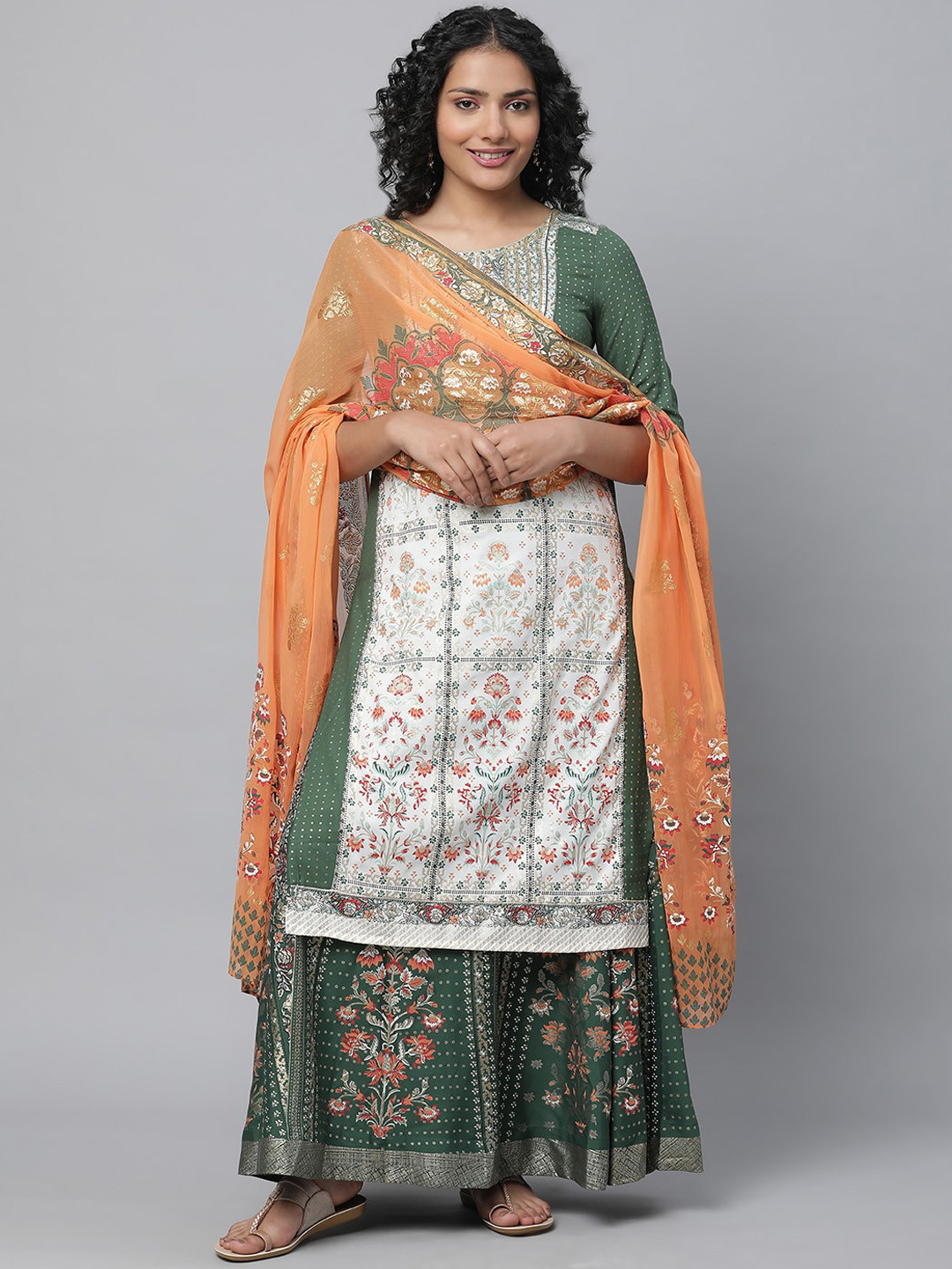 

AURELIA Floral Printed Straight Kurta With Skirt & Dupatta, Green