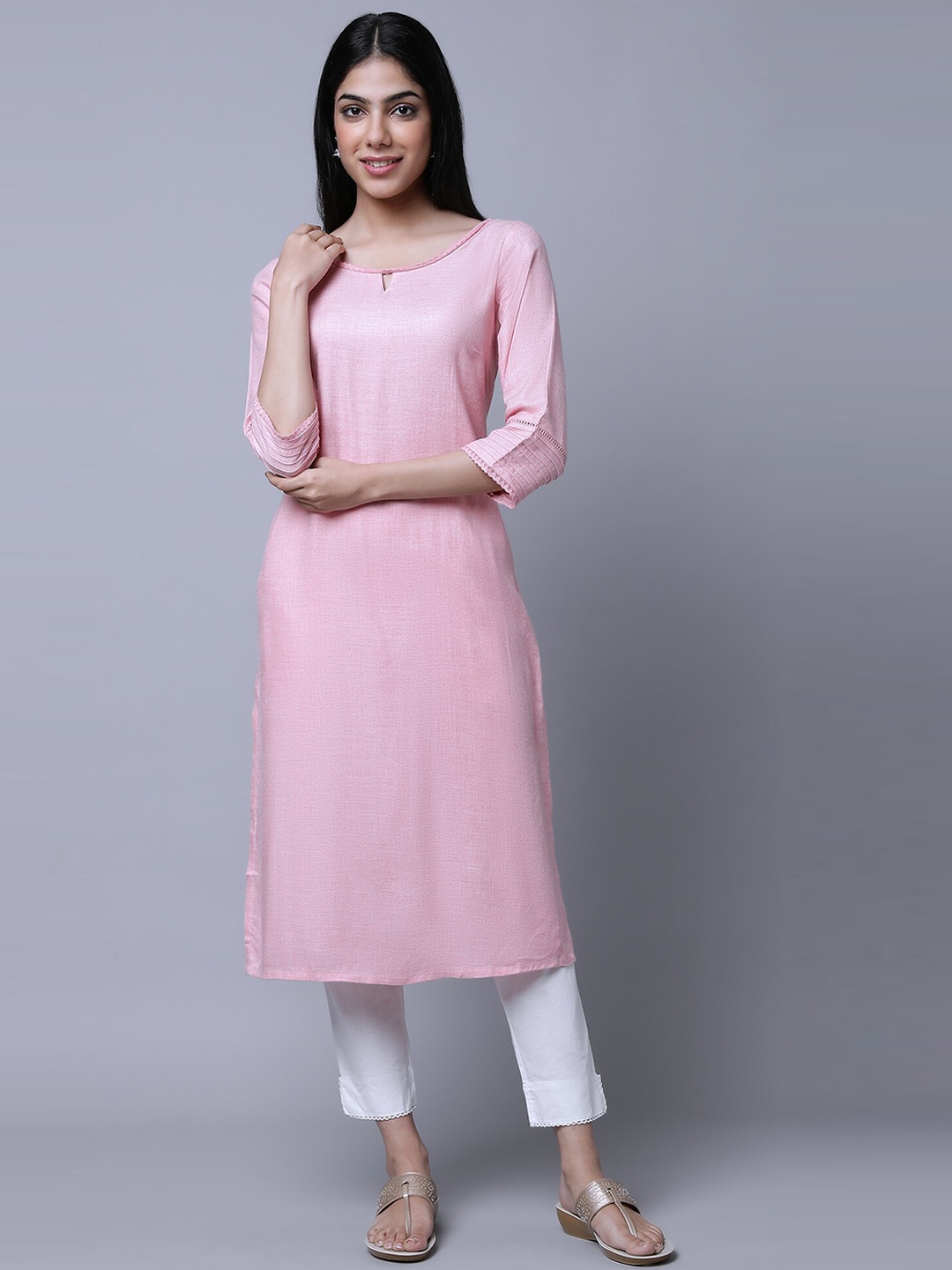 

AURELIA Keyhole Neck Thread Work Kurta, Pink