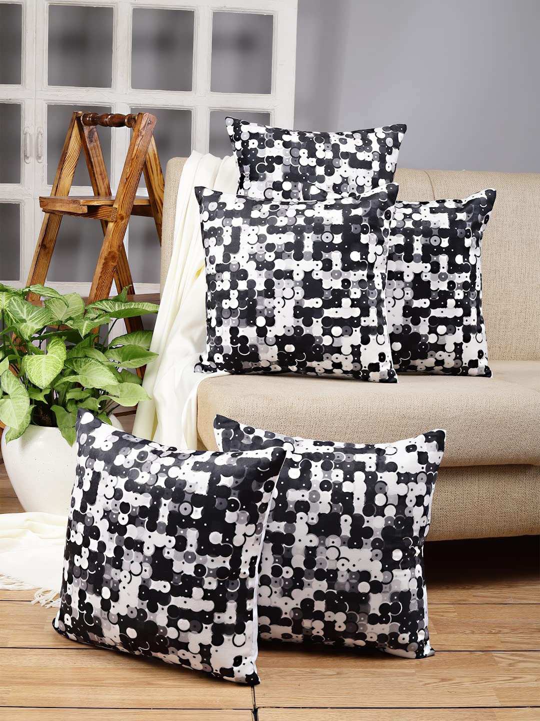 

Stylespace by Isha Black & White 5 Pieces Abstract Velvet Square Cushion Covers