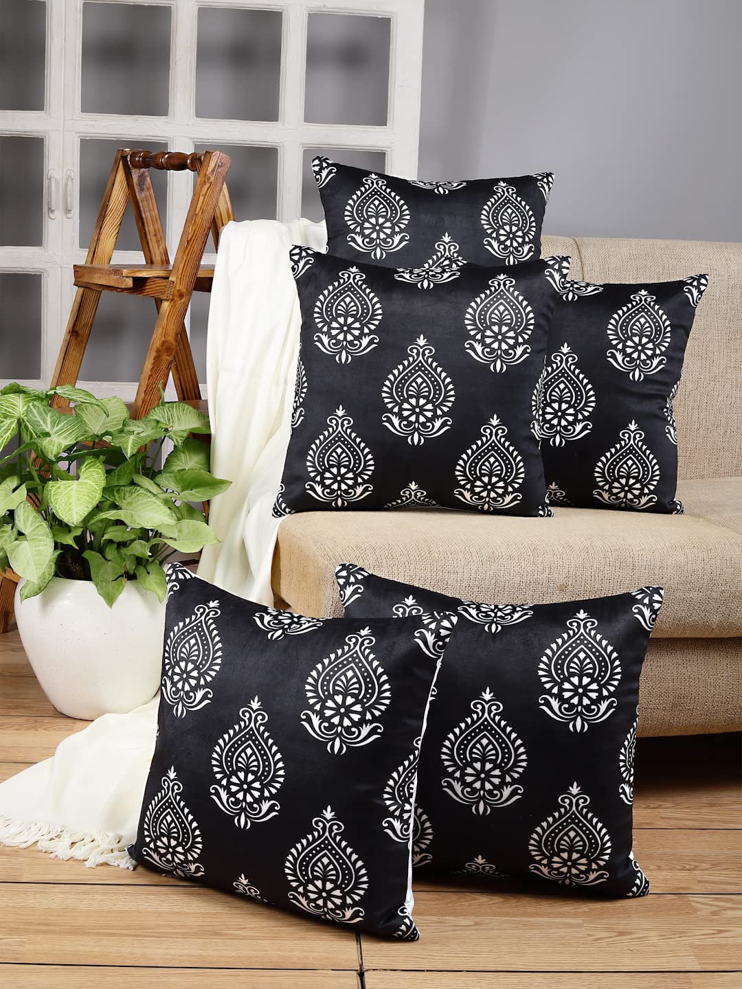 

Stylespace by Isha 5 Pieces Black & White Ethnic Motifs Velvet Square Cushion Covers