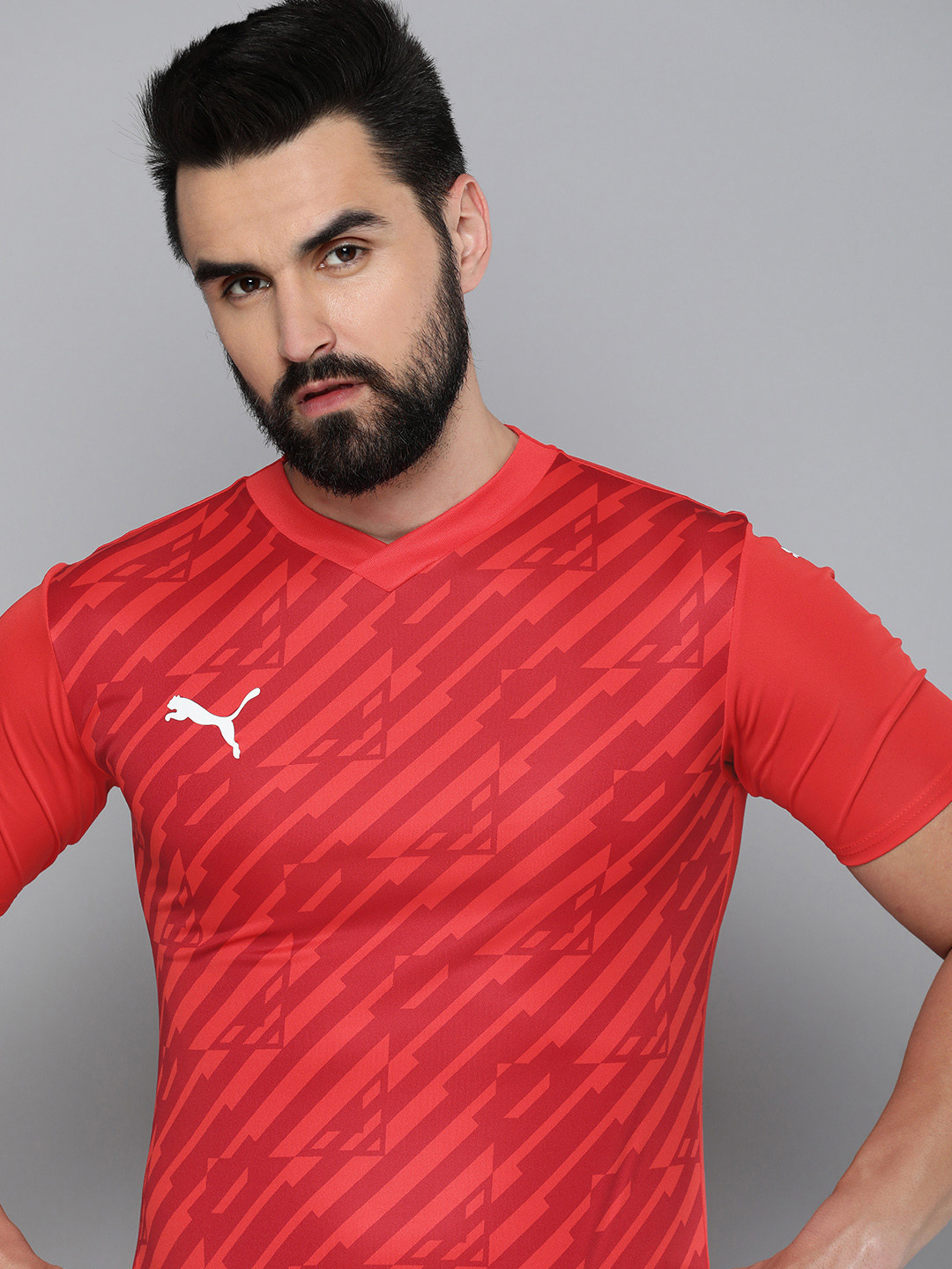 

Puma teamULTIMATE Graphic Striped V-Neck dryCELL Slim Fit Football T-shirt, Red