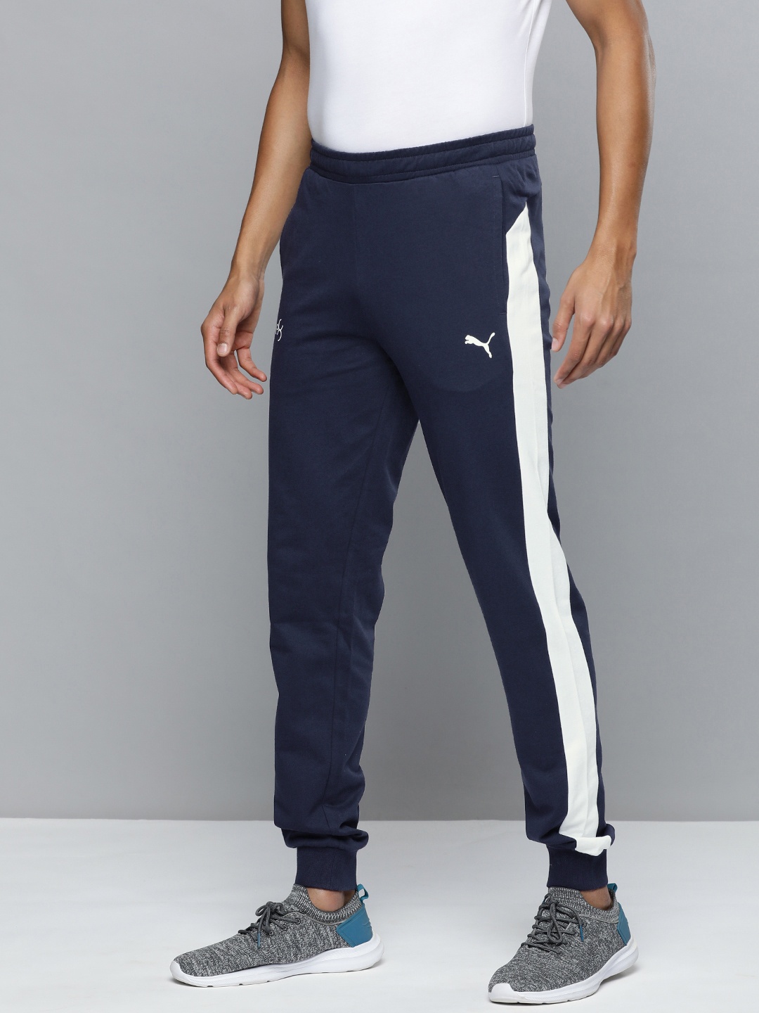 

one8 x PUMA Men Slim Fit Virat Kohli Side Stripe Detail Joggers, Navy blue