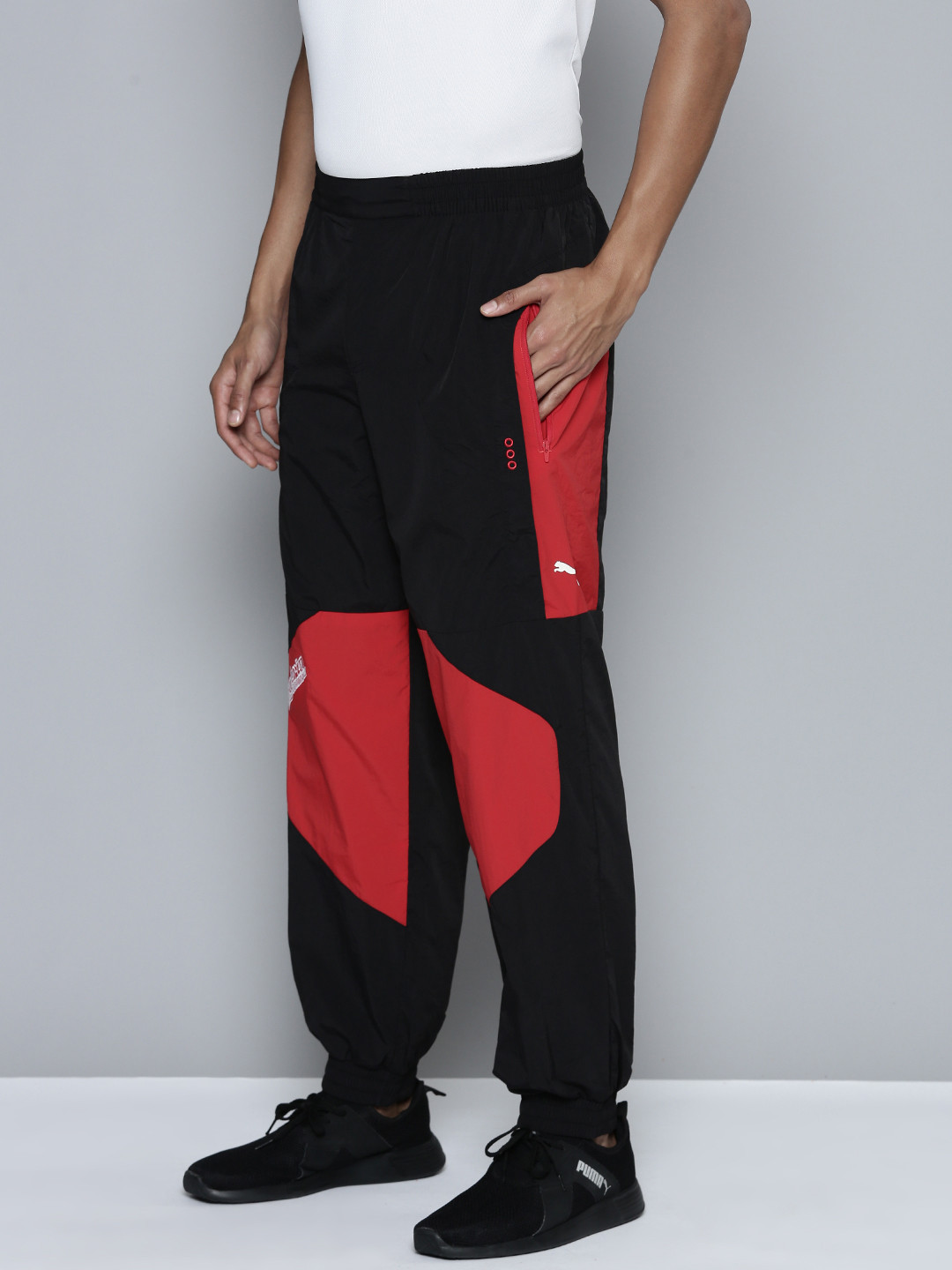 

PUMA Motorsport Men Colourblocked Ferrari Race Statement Water Repellent Joggers, Black