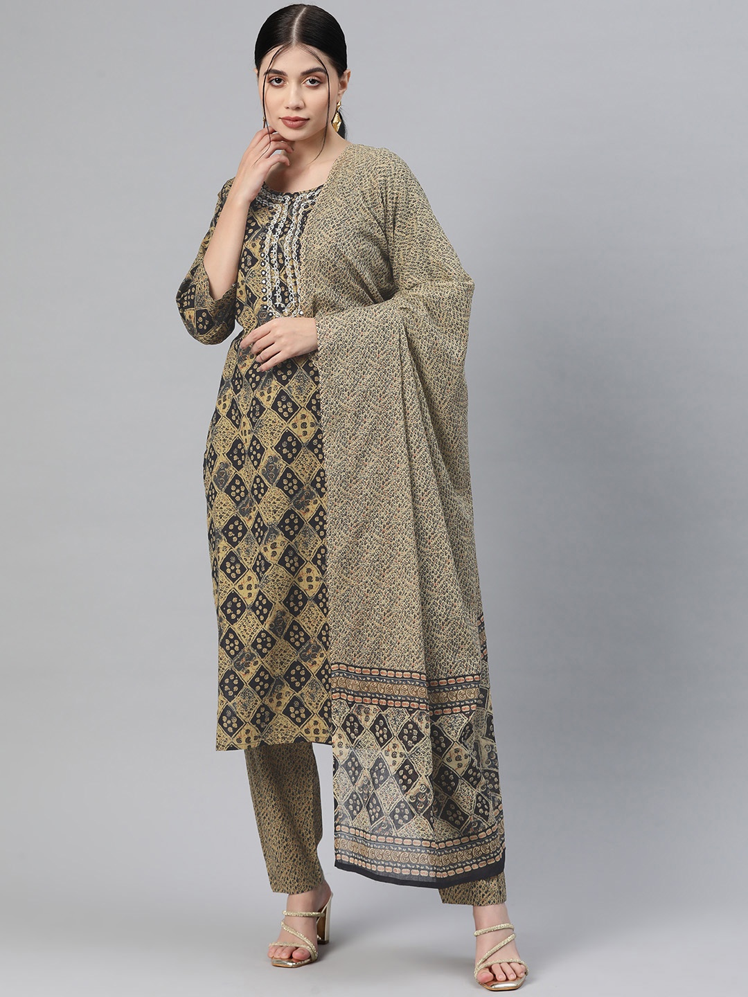 

Readiprint Ethnic Motifs Printed Mirror Work Pure Cotton Kurta Set, Black