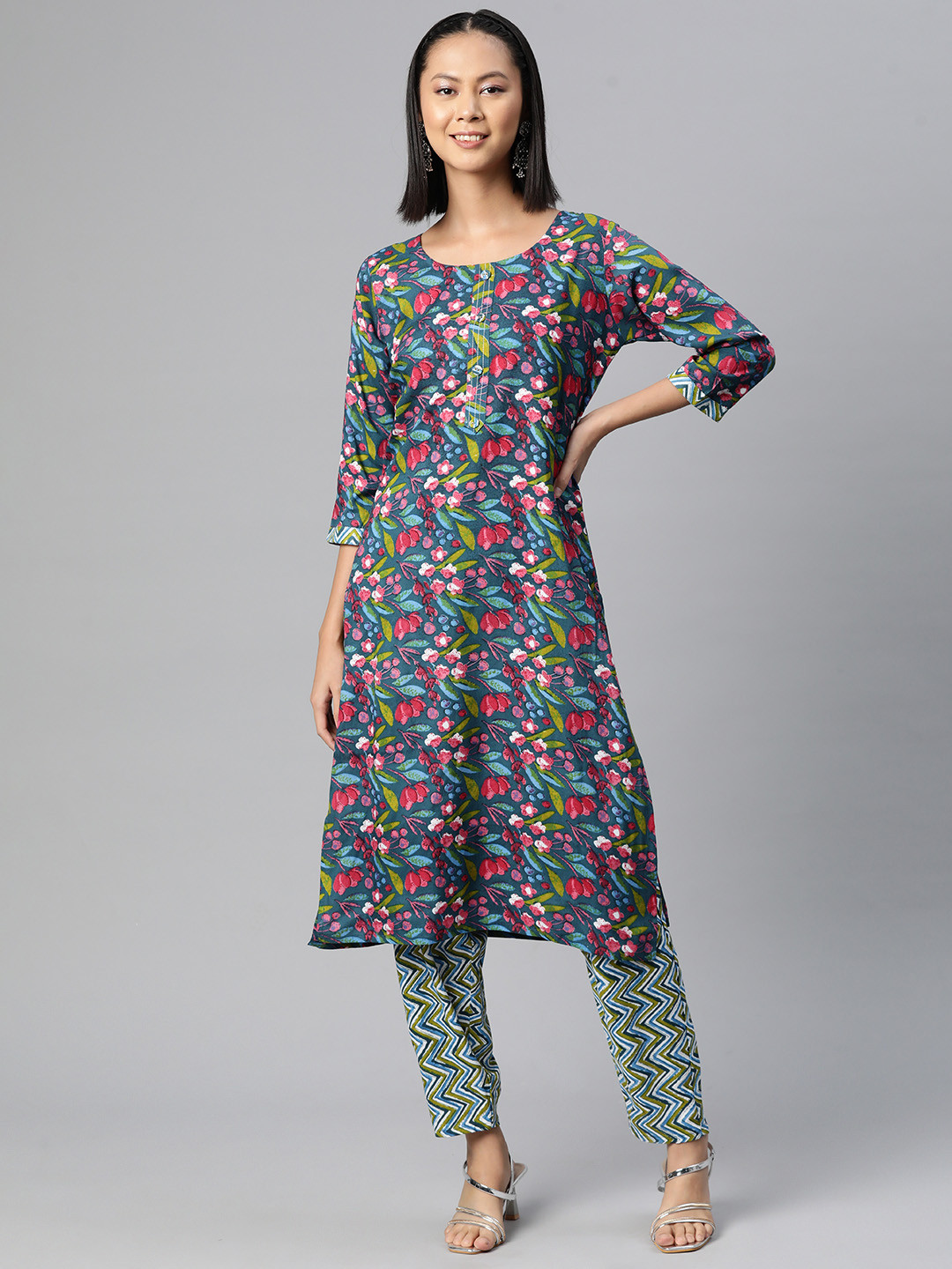 

Readiprint Fashions Women Navy Blue Floral Printed Regular Pure Cotton Kurta with Palazzos