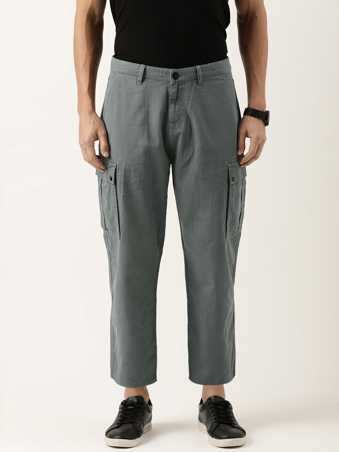 

Bene Kleed Men Solid Loose Fit Cropped Cotton Cargos Trousers, Grey