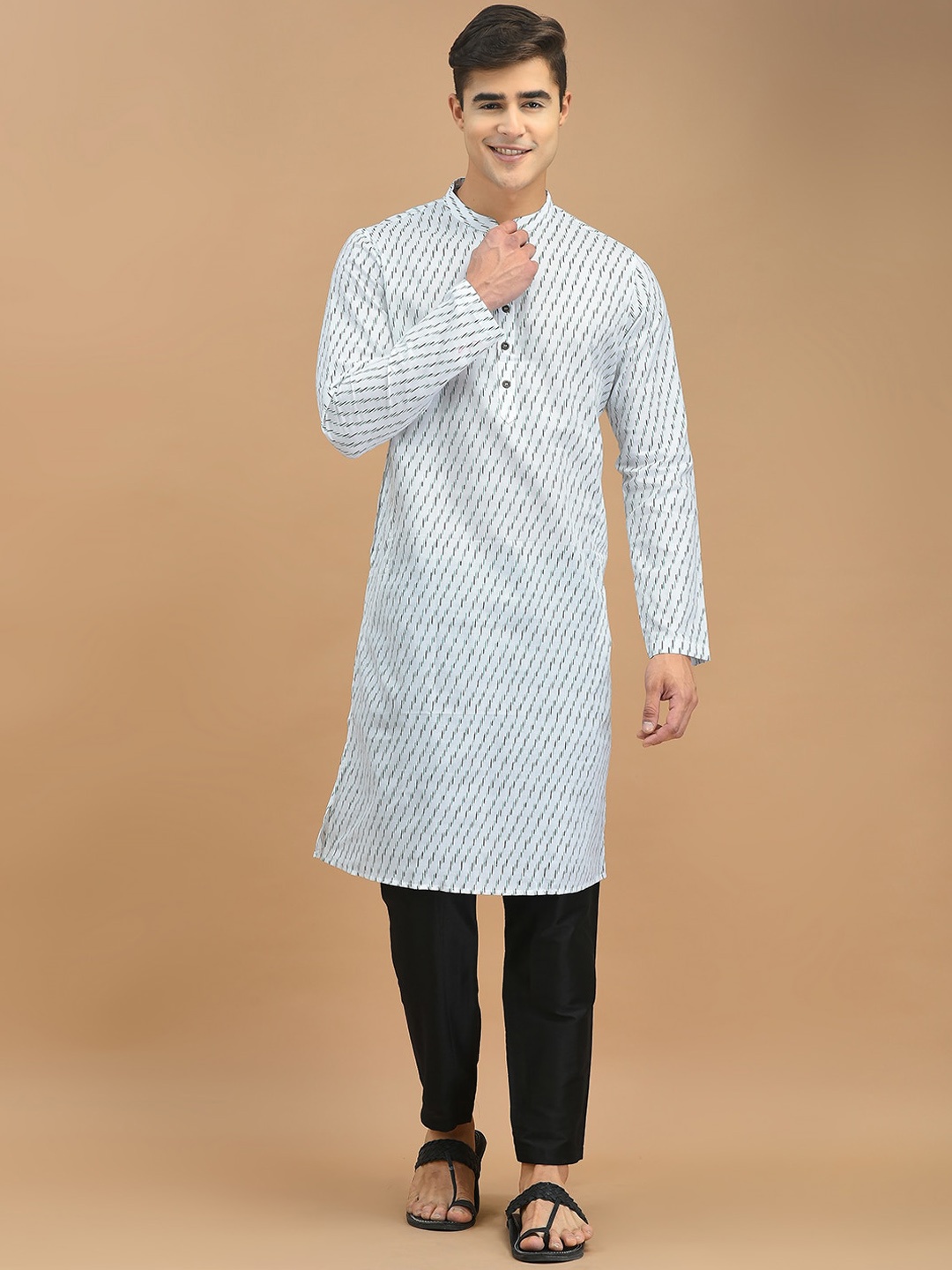 

DEYANN Mandarin Collar Abstract Printed Regular Kurta with Pyjamas, White