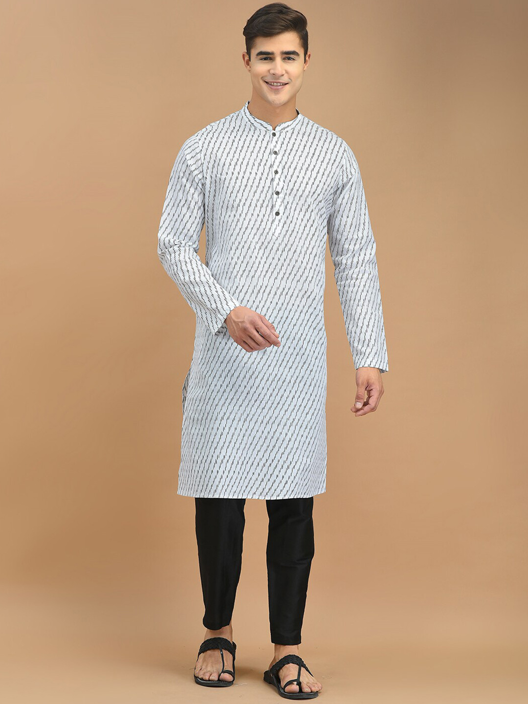 

DEYANN Abstract Printed Pure Cotton Kurta with Pyjamas, White