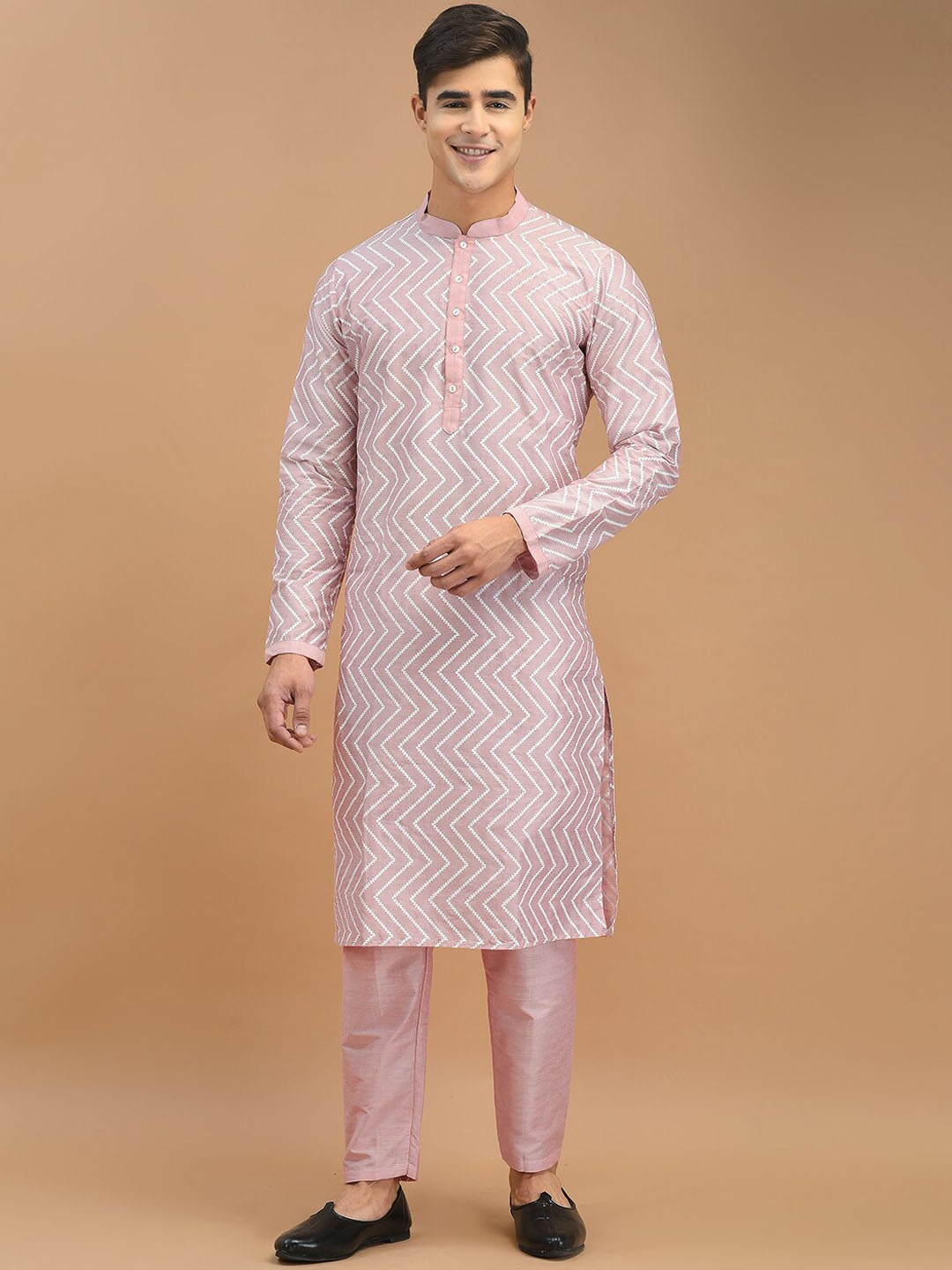 

DEYANN Mandarin Collar Chevron Printed Straight Kurta with Pyjamas, Pink