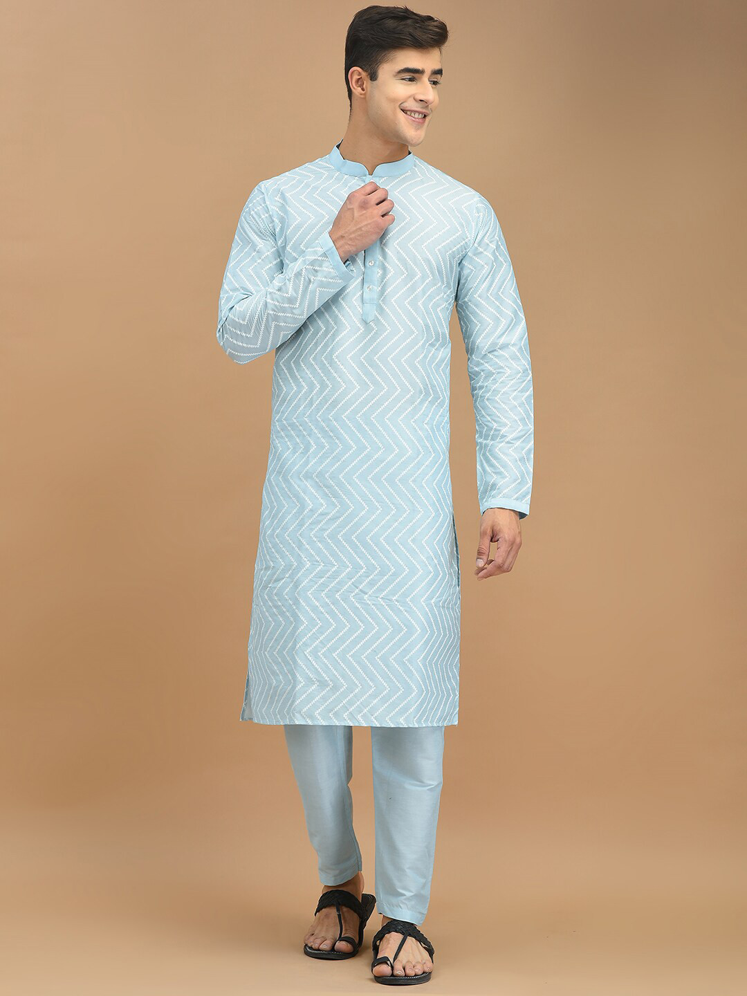 

DEYANN Mandarin Collar Chevron Printed Straight Kurta with Pyjamas, Blue