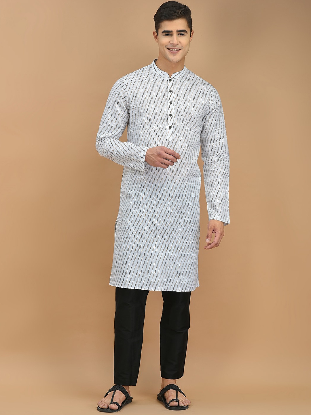 

DEYANN Abstract Printed Pure Cotton Kurta with Pyjamas, White