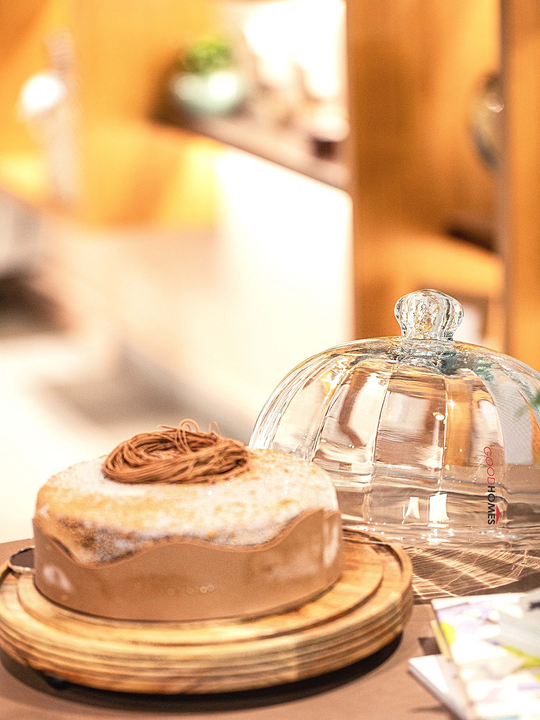 

GOODHOMES Transparent Glass Dome With Wooden Cake Stand