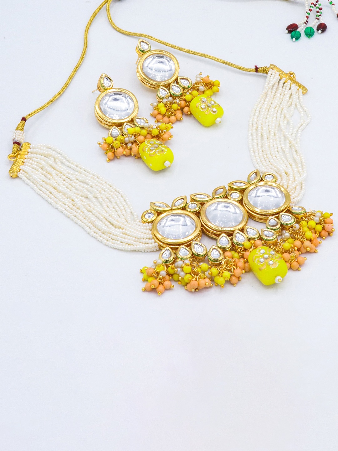

AASHISH IMITATION Gold-Plated Kundan-Studded & Beaded Jewellery Set