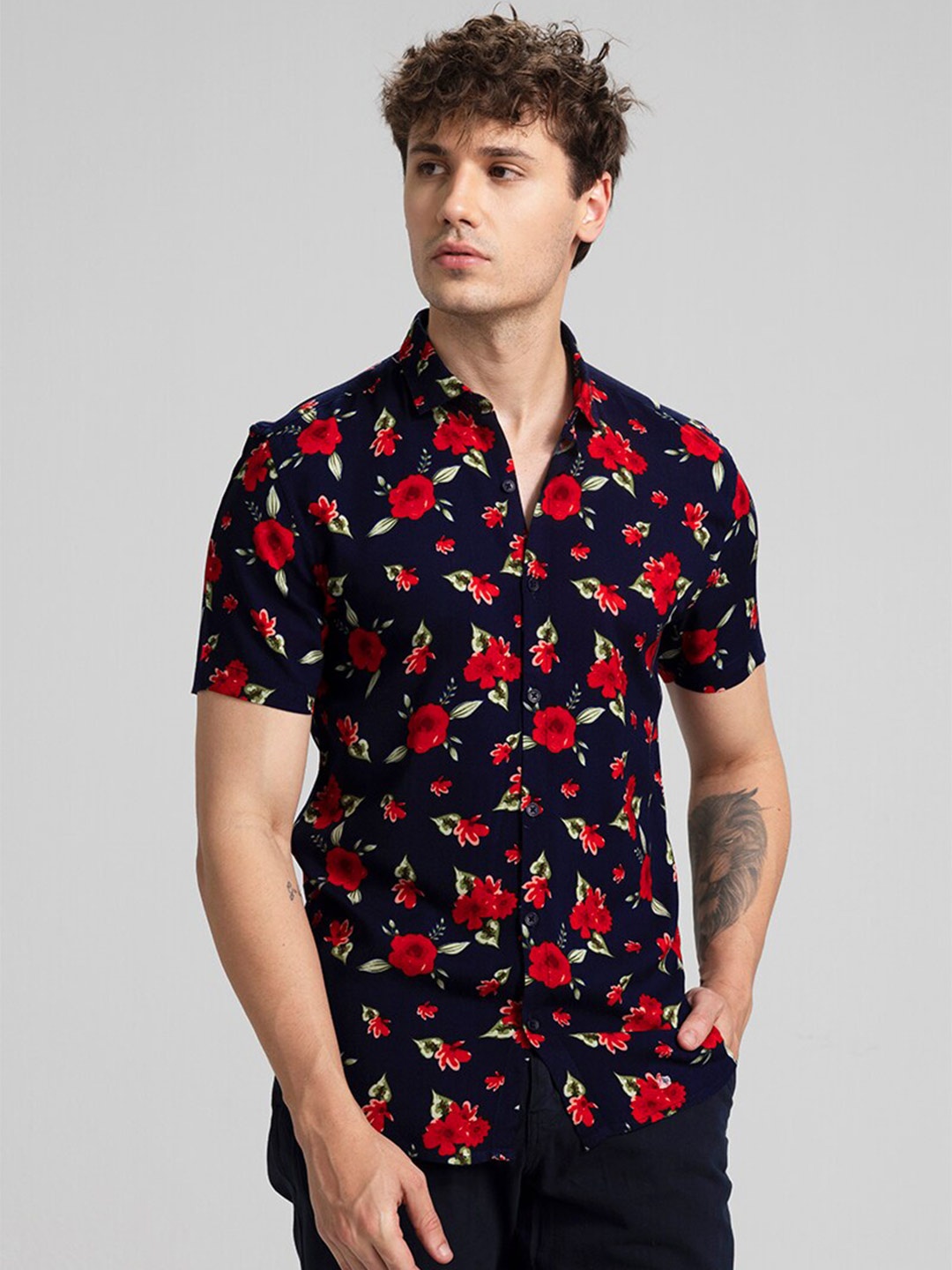 

Snitch Navy Blue Classic Slim Fit Floral Printed Casual Shirt