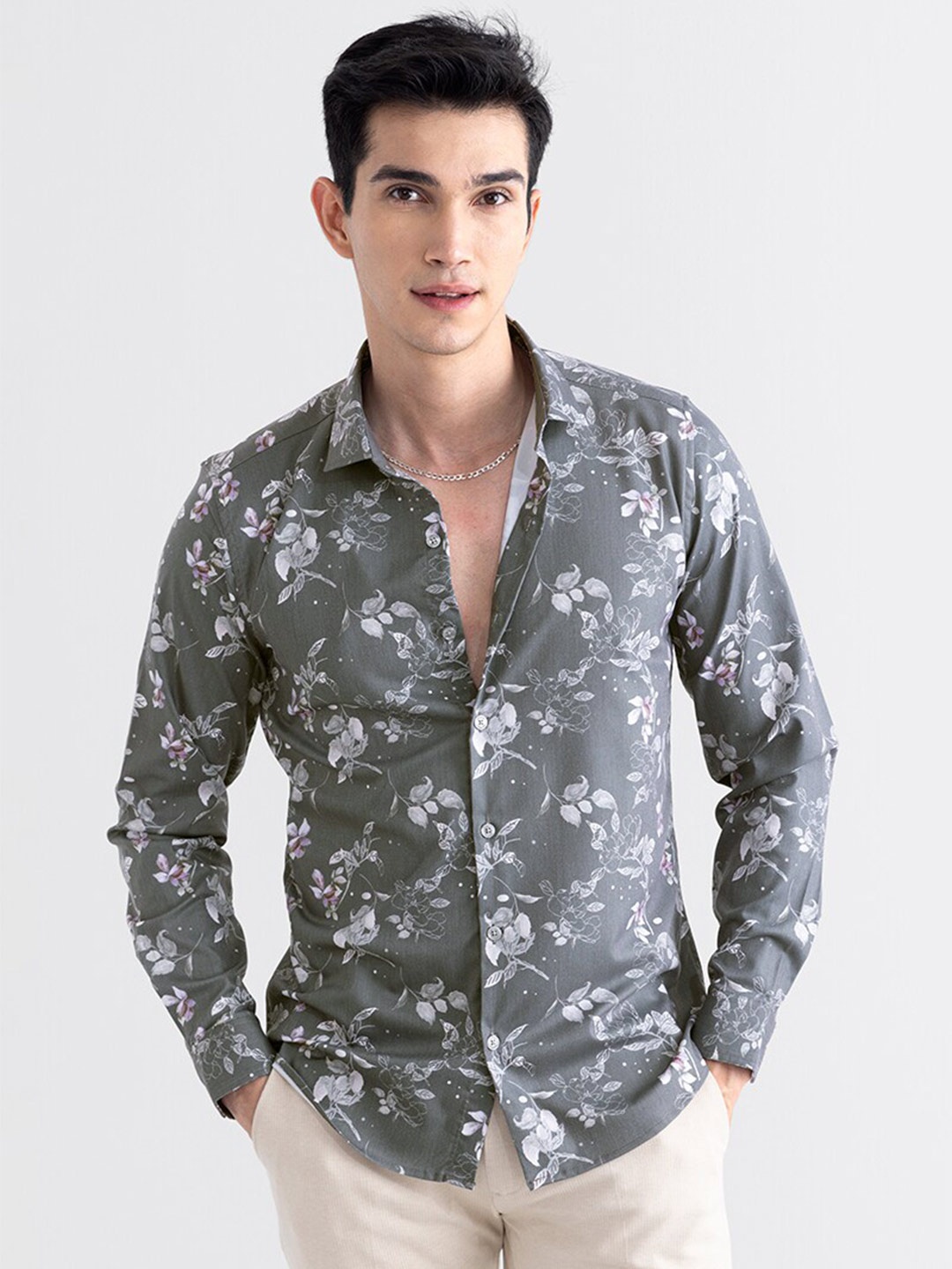 

Snitch Grey Floral Printed Classic Slim Fit Cotton Casual Shirt