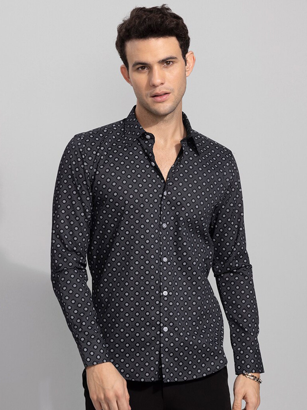 

Snitch Black & White Micro Ditsy Printed Classic Slim Fit Cotton Casual Shirt