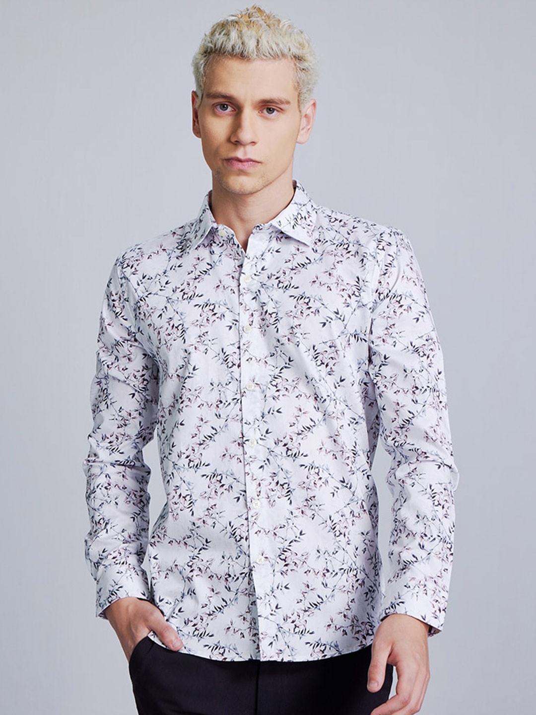 

Snitch White Floral Printed Classic Slim Fit Cotton Casual Shirt