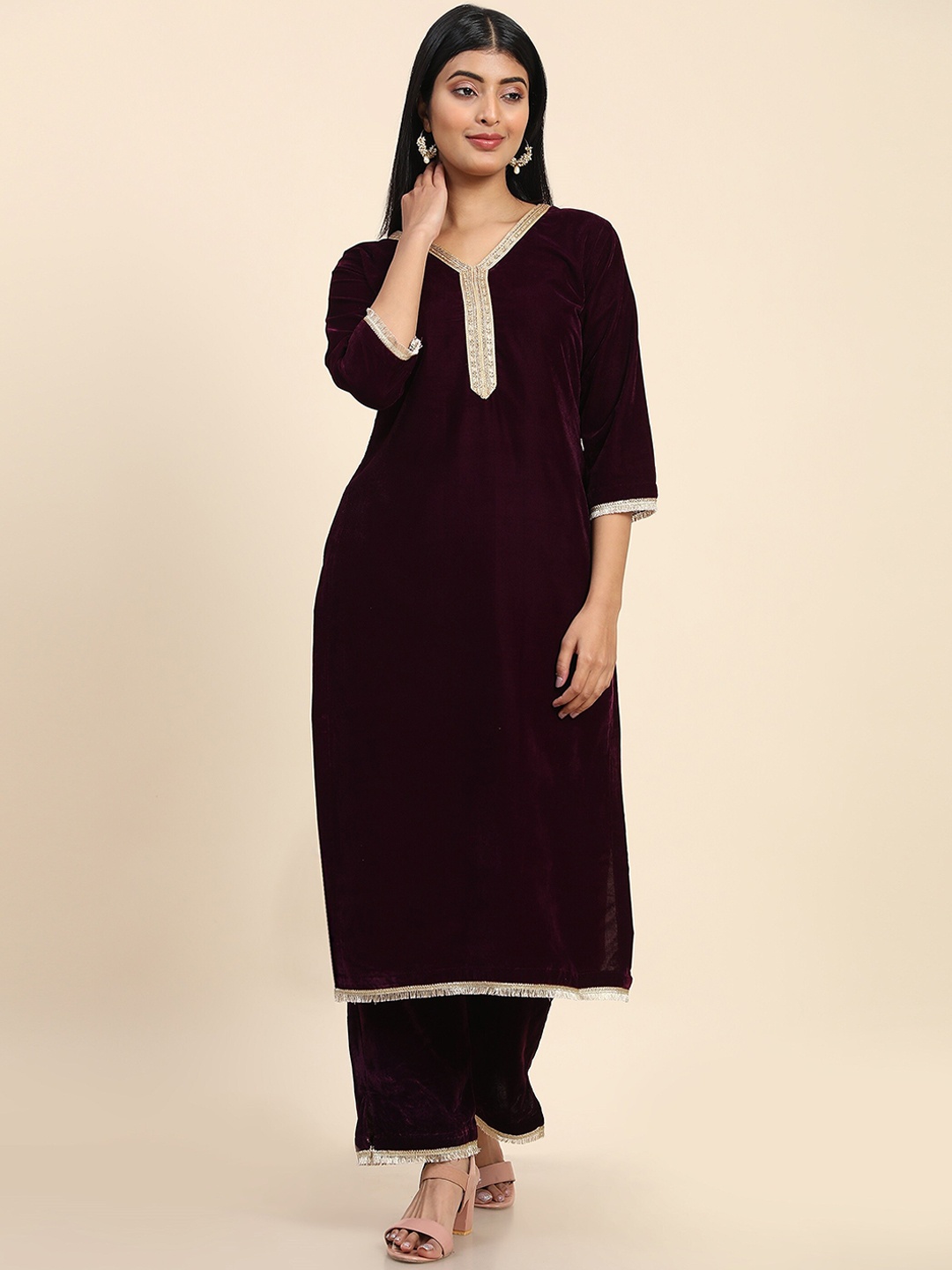 

AVANSHEE V-Neck Velvet Kurta With Palazzos, Burgundy