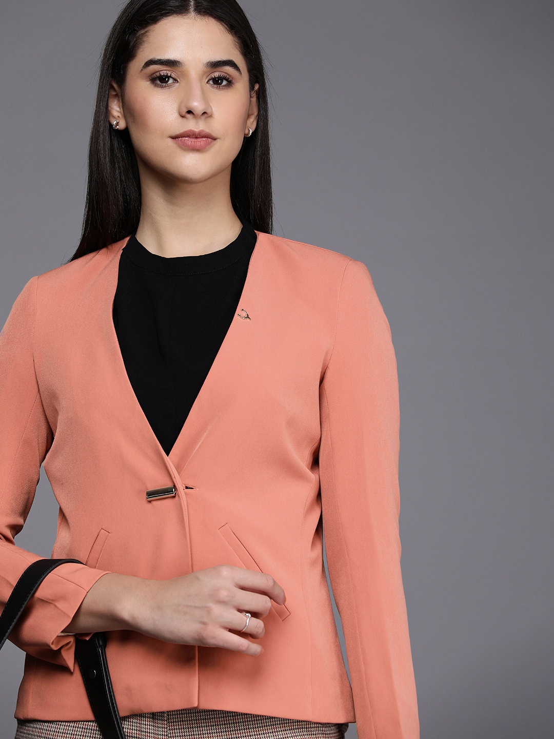 

Allen Solly Woman Single Breasted Regular Fit Blazer, Peach