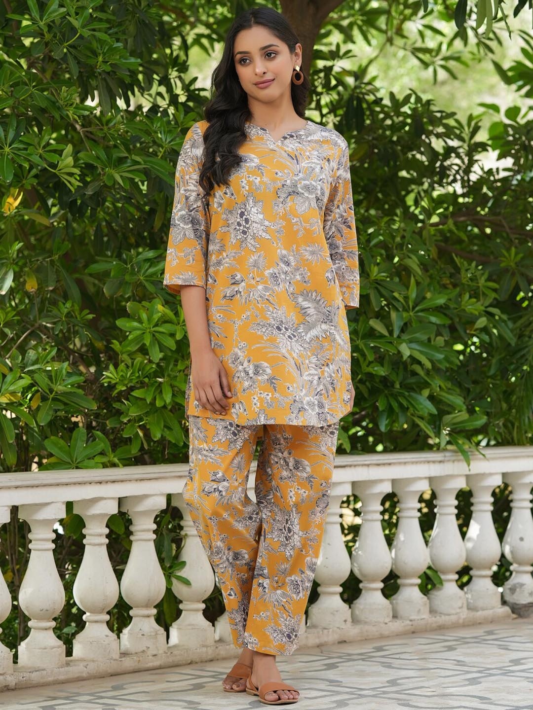 

SANSKRUTIHOMES Mustard & Grey Floral Printed Pure Cotton Night Suit