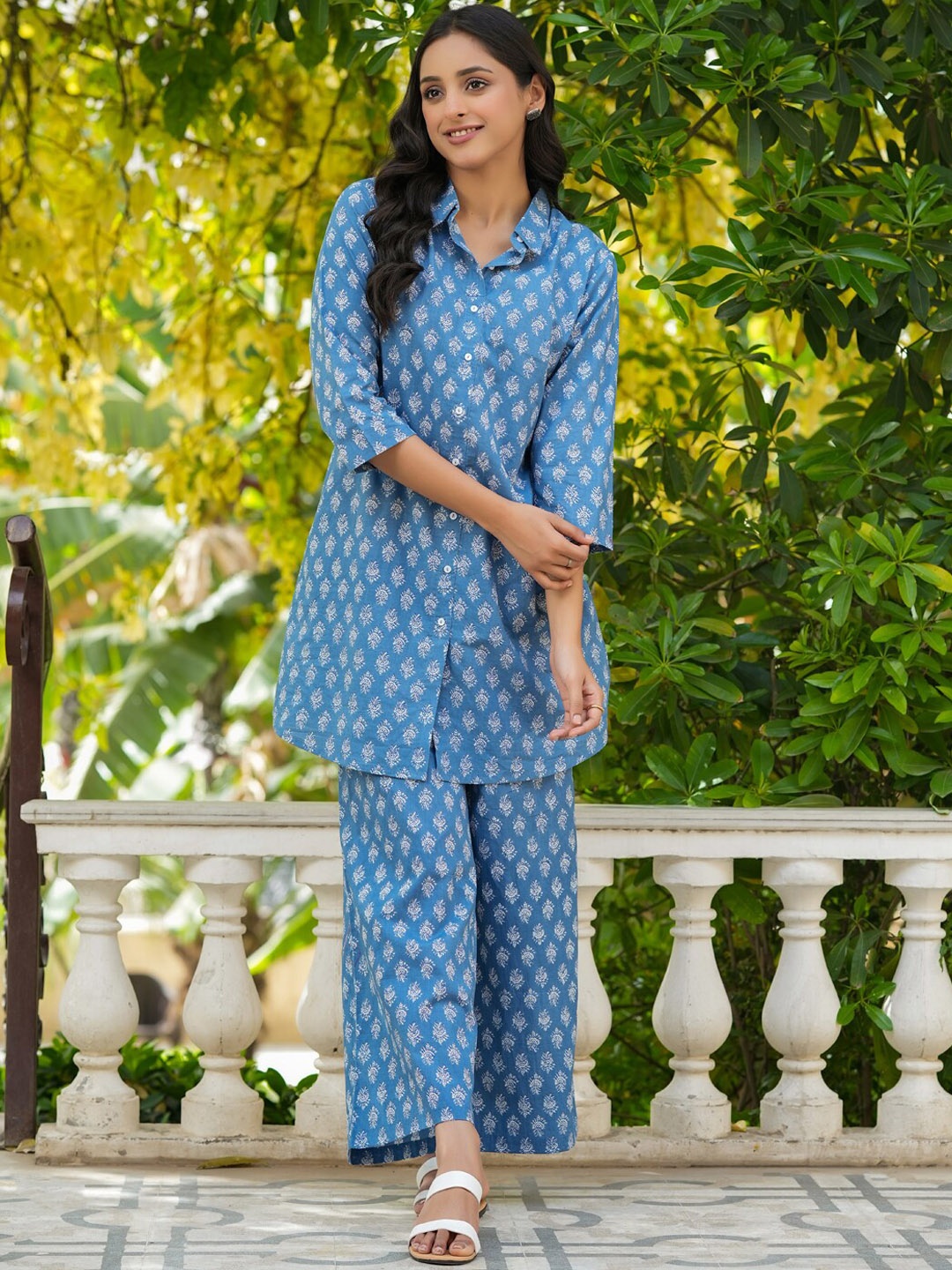 

SANSKRUTIHOMES Blue & Off White Ethnic Motifs Printed Pure Cotton Night Suit