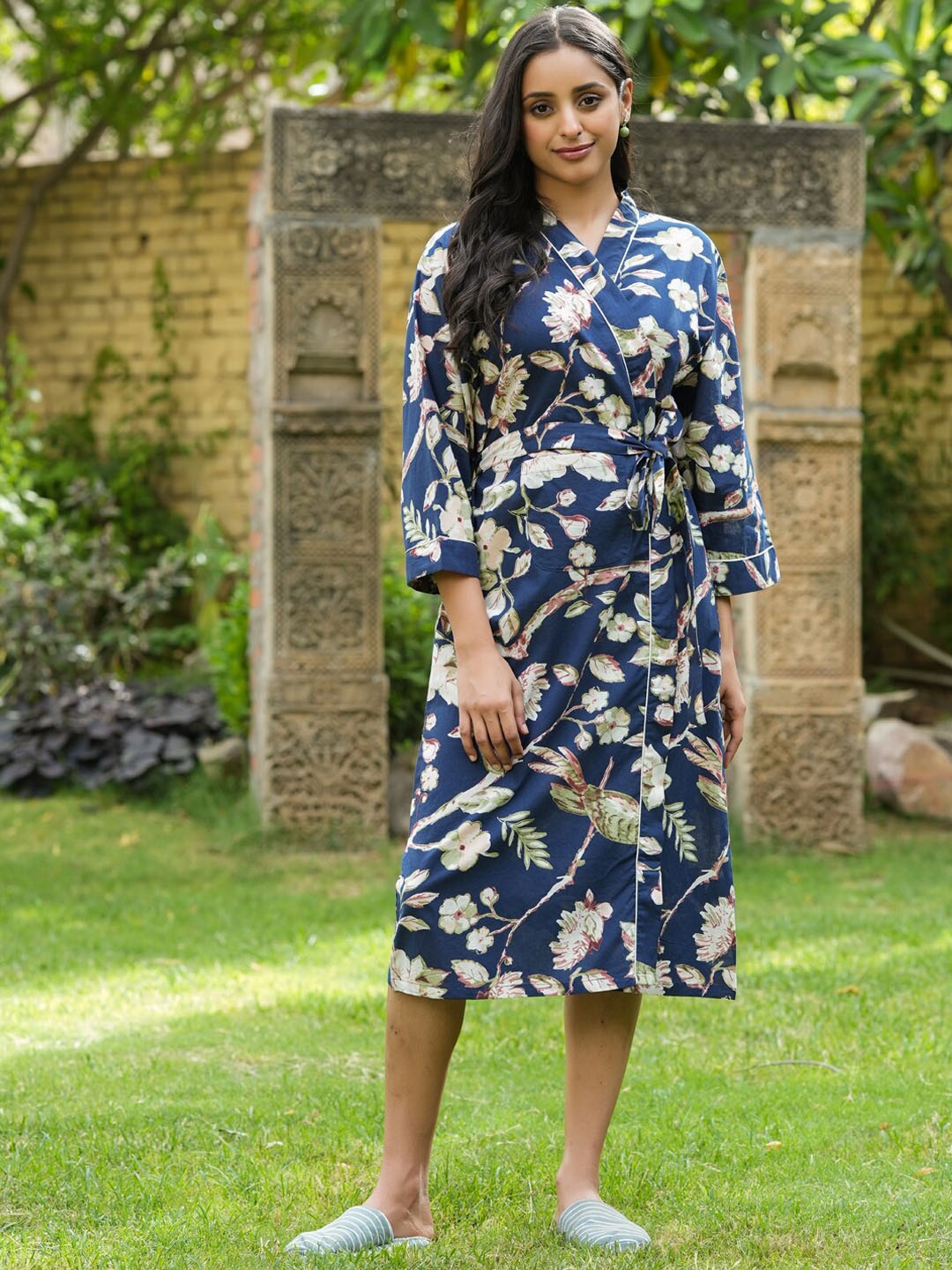 

SANSKRUTIHOMES Women Navy Blue & Beige Printed Cotton Bath Robe