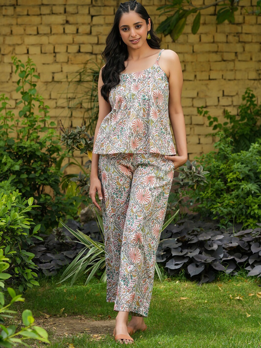 

SANSKRUTIHOMES Green & Peach-Coloured Floral Printed Pure Cotton Night Suit