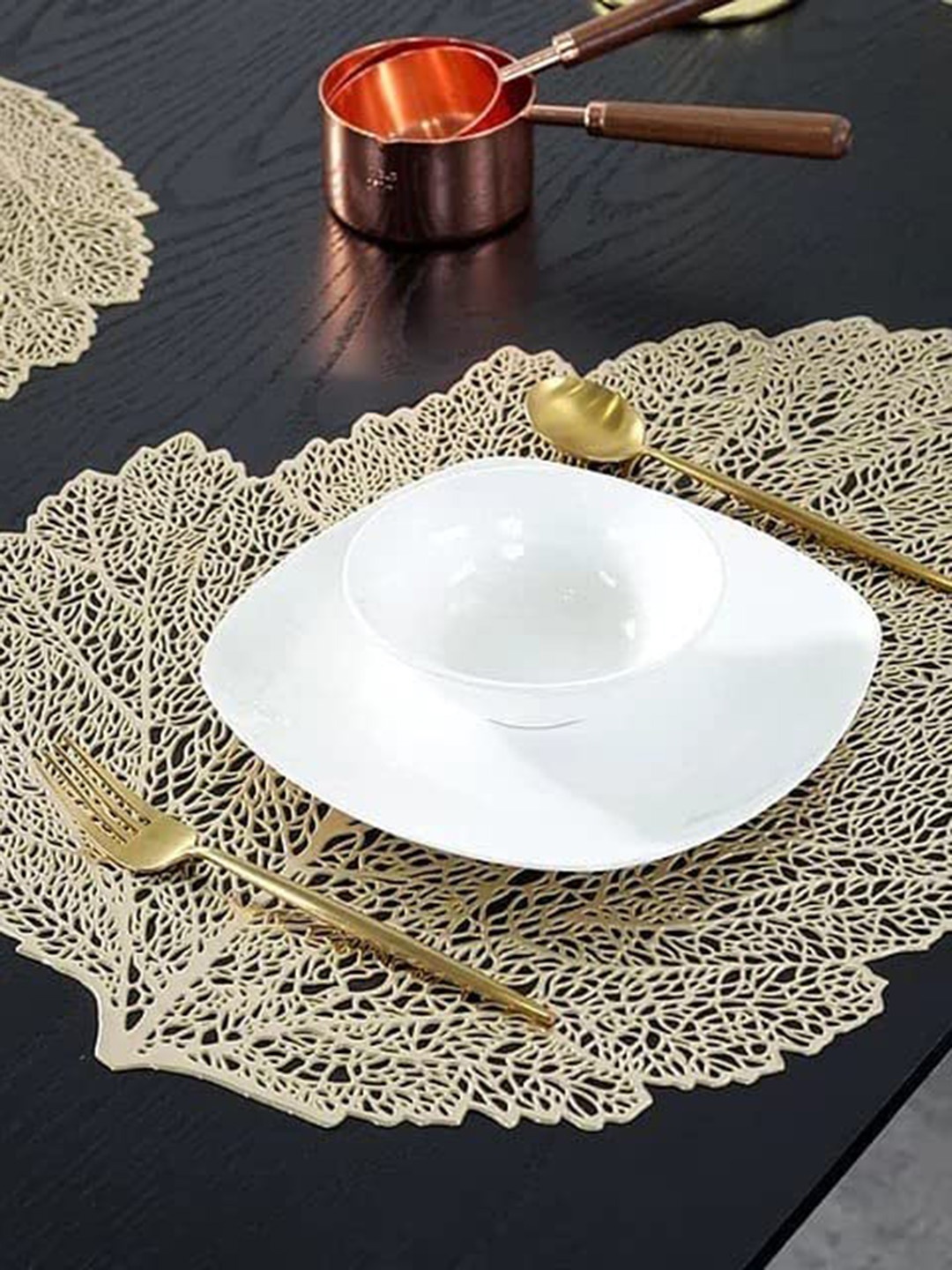 

SKYLOFTS Beige 6 Pieces Leaf Shaped Table Placemats