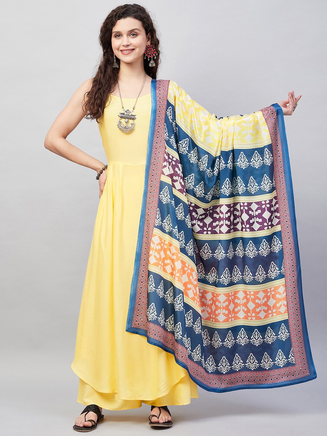 

InWeave Blue & White Ethnic Motifs Printed Dupatta
