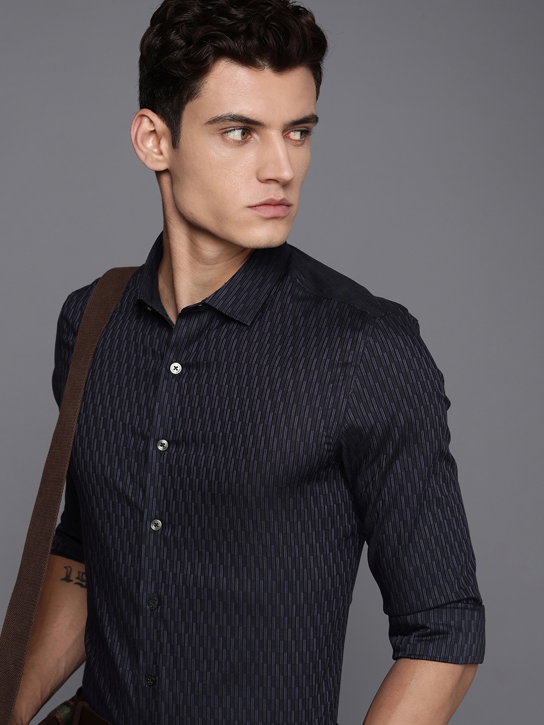 

Louis Philippe Men Super Slim Fit Striped Formal Shirt, Navy blue