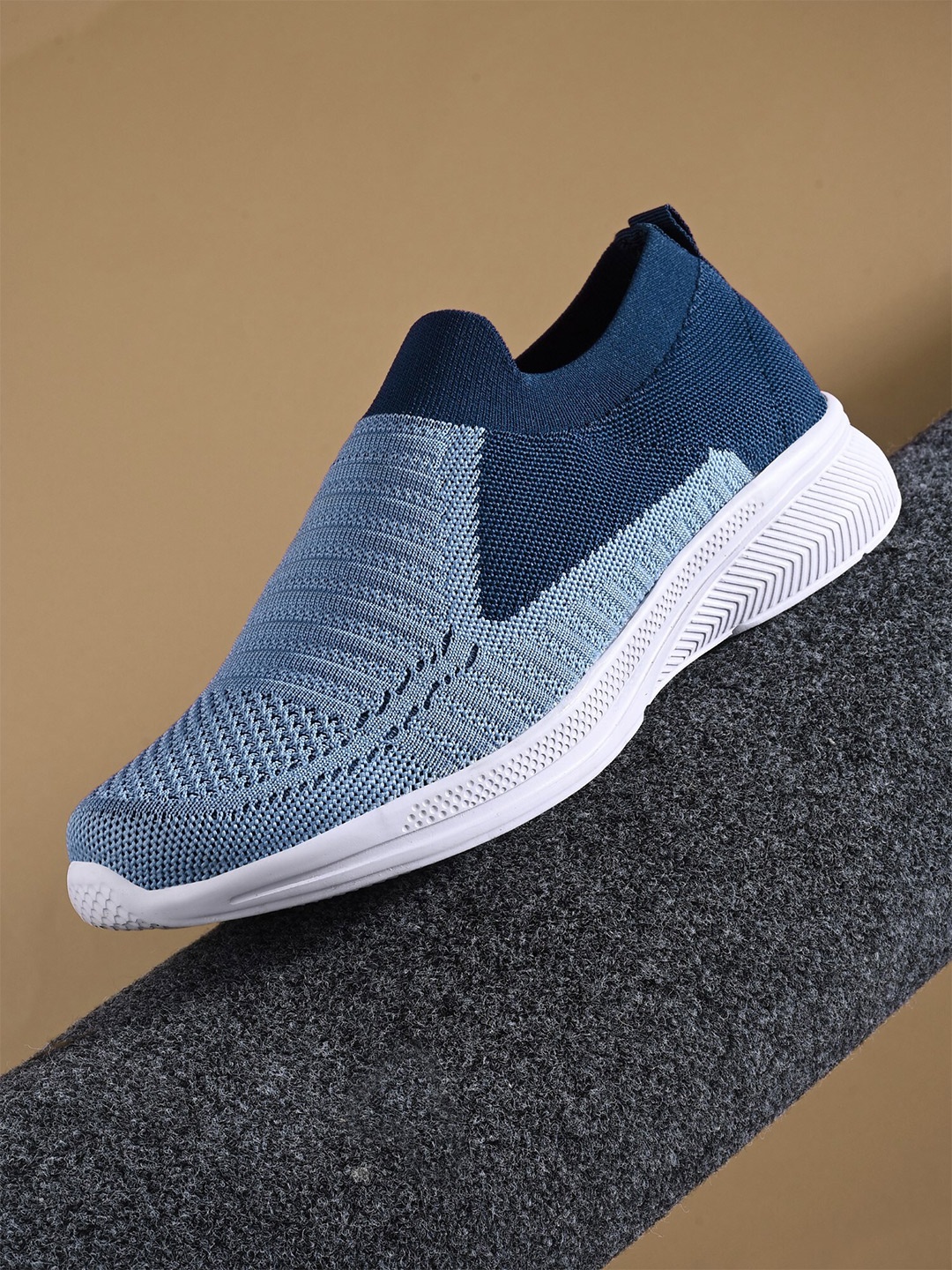 

Mast & Harbour Men Teal Blue & White Air Max Mesh Marking Running Shoes