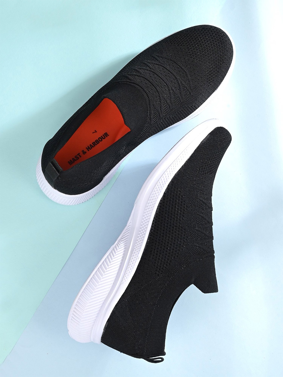 

Mast & Harbour Men Black & White Air Max Mesh Running Shoes