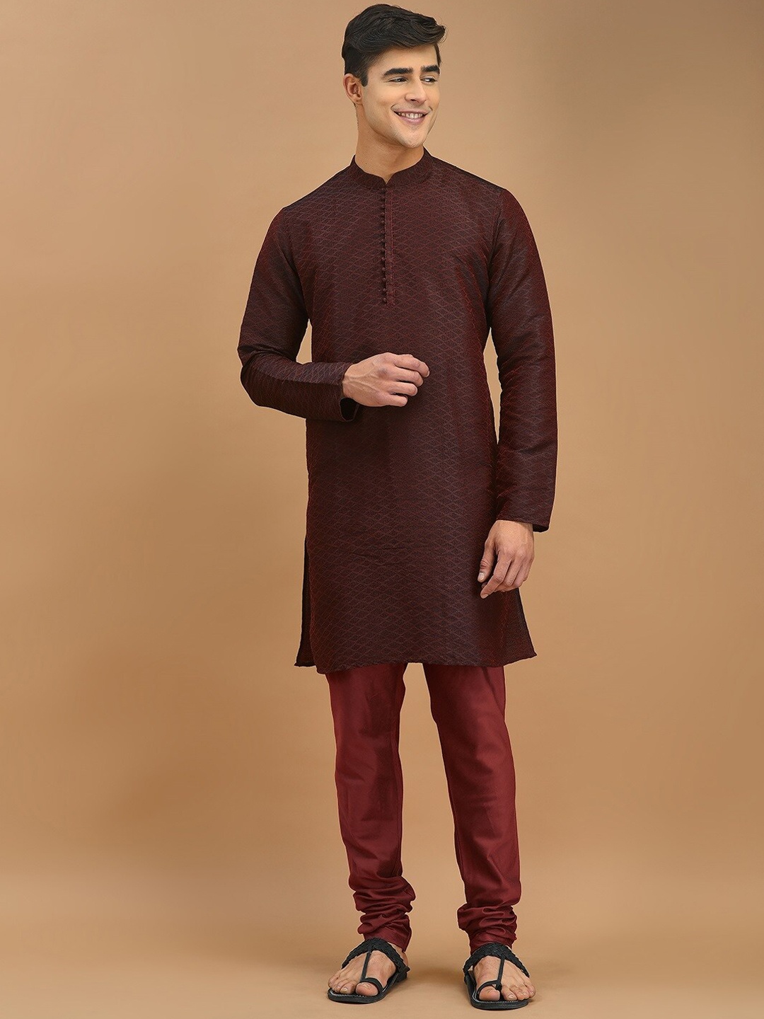 

DEYANN Geometric Woven Design Kurta With Churidar, Maroon