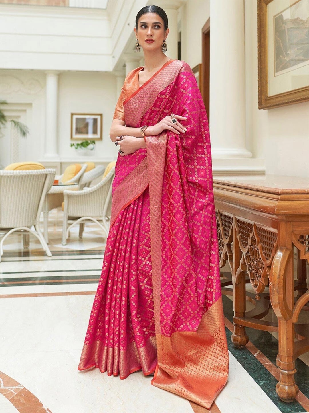 

Mitera Pink & Gold-Toned Floral Woven Design Zari Silk Patola Saree