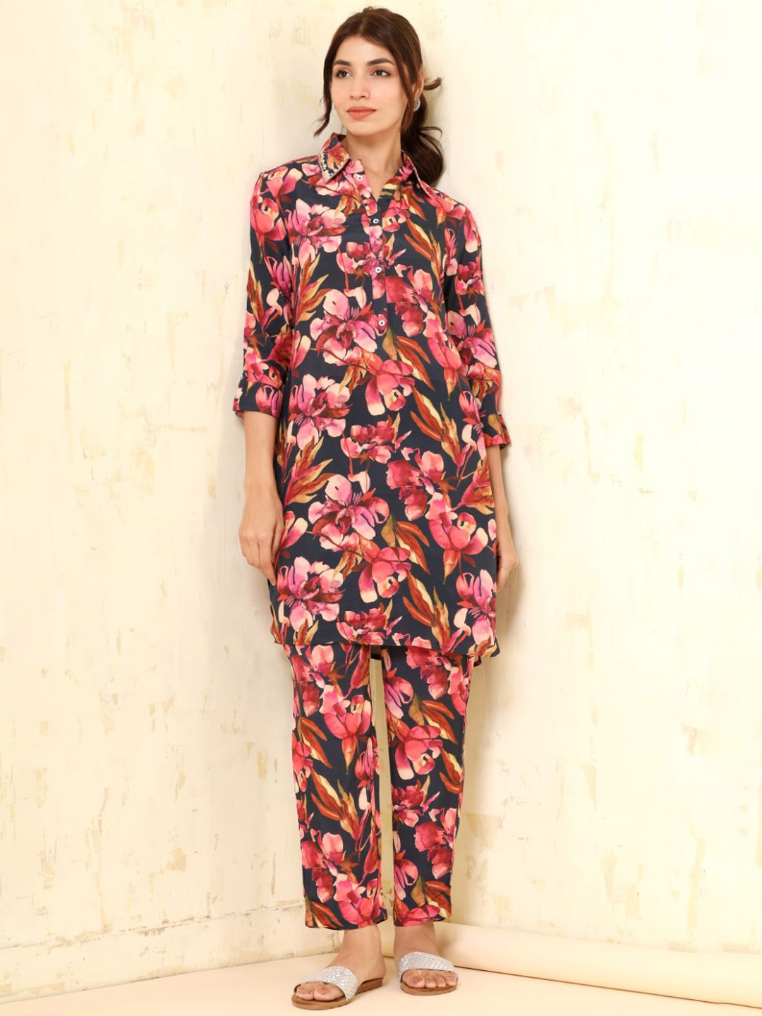 

ZARI Floral Printed Shirt Collar Sequinned Kurta with Trousers, Navy blue